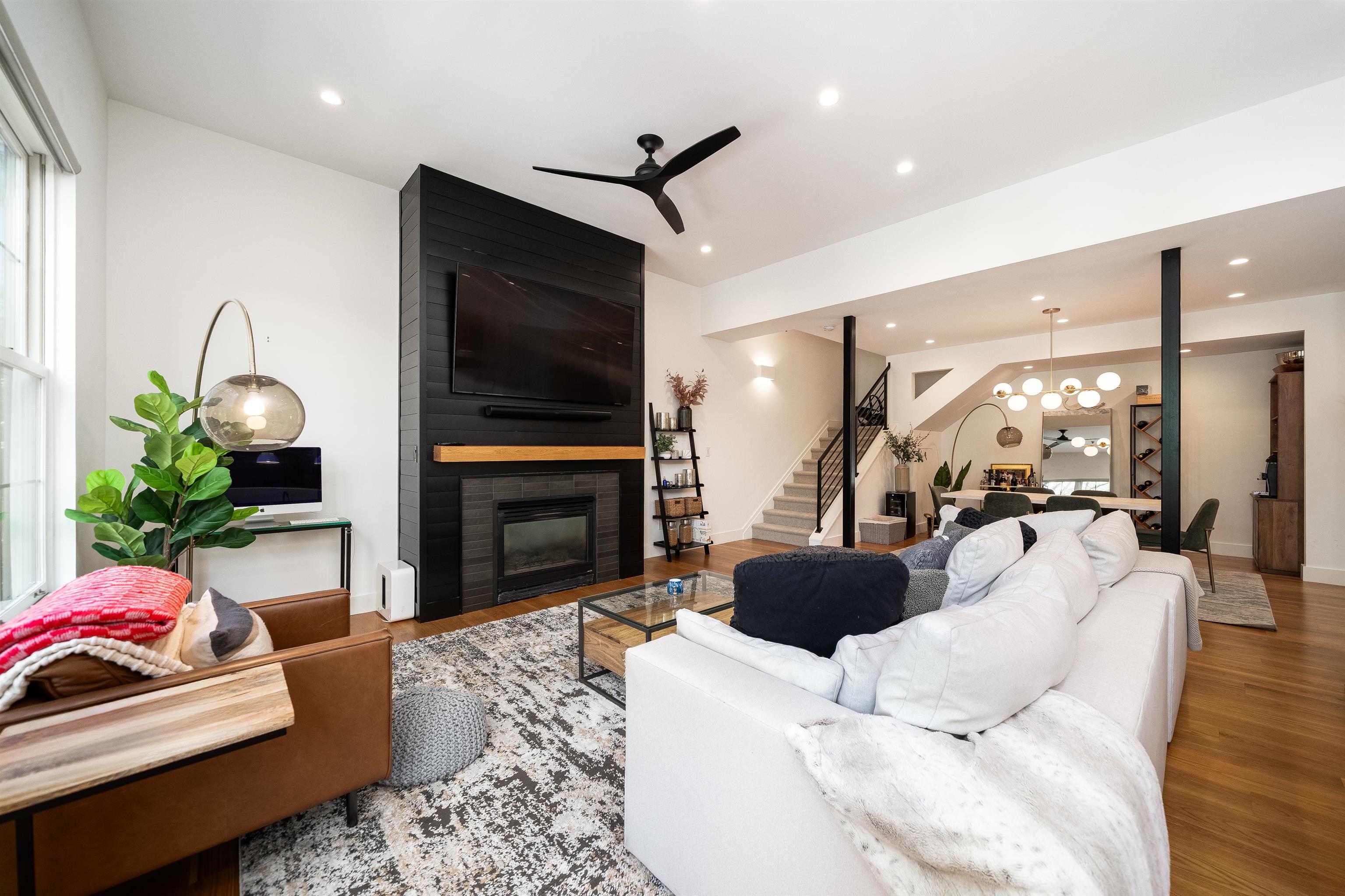 101 PARK AVE Unit: PHN