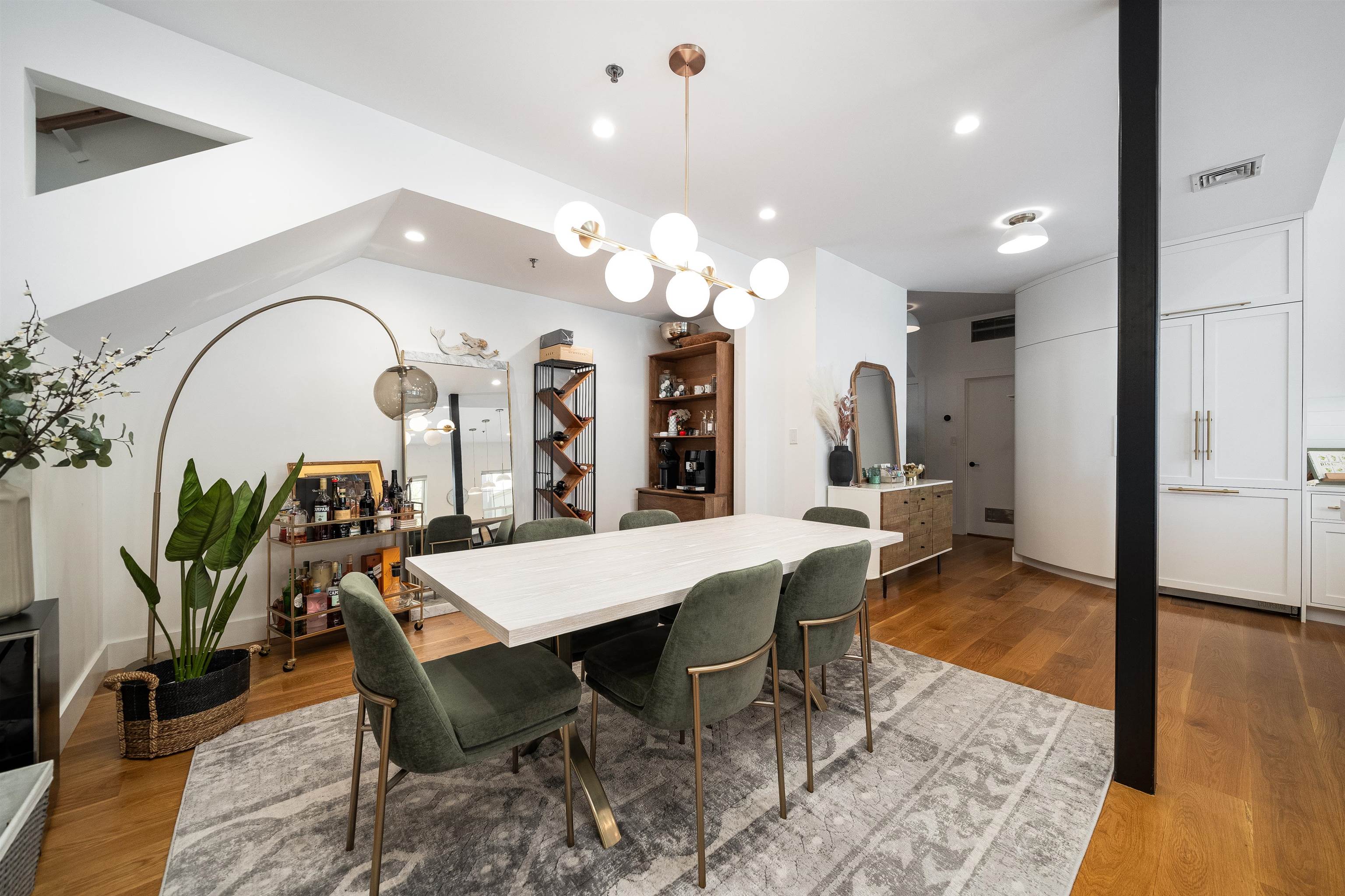101 PARK AVE Unit: PHN