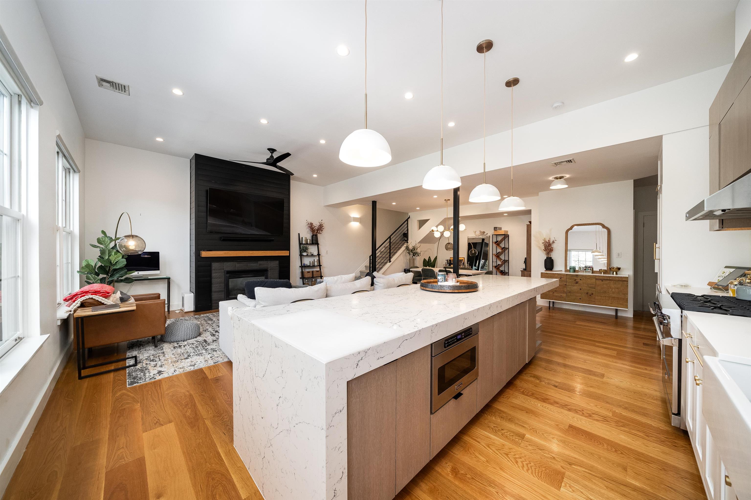 101 PARK AVE Unit: PHN