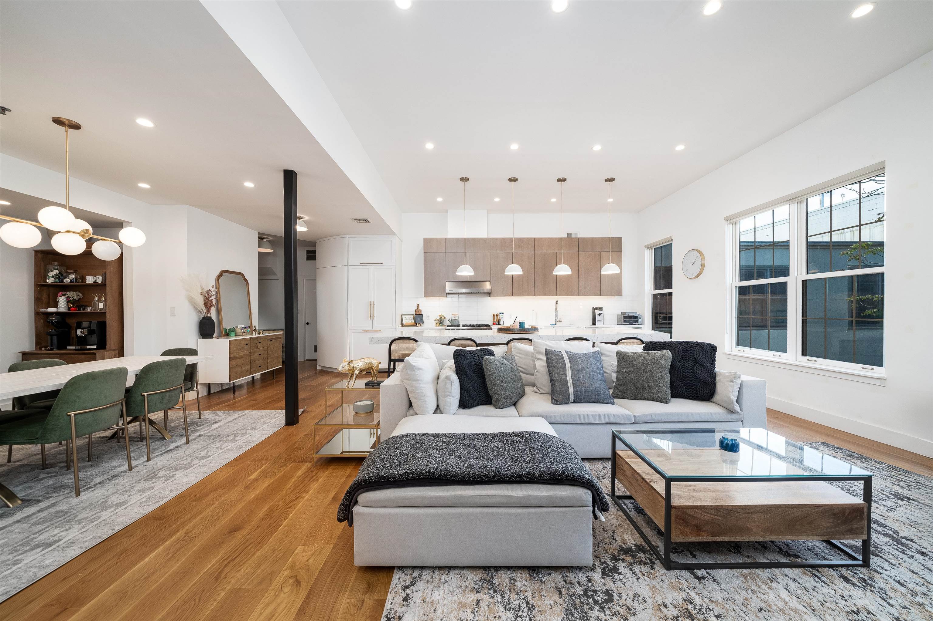 101 PARK AVE Unit: PHN