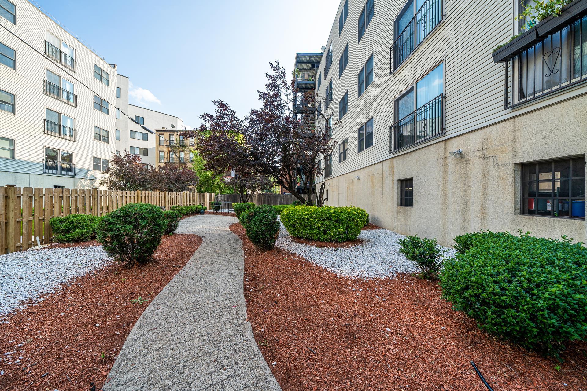 109 JACKSON ST Unit: 4C