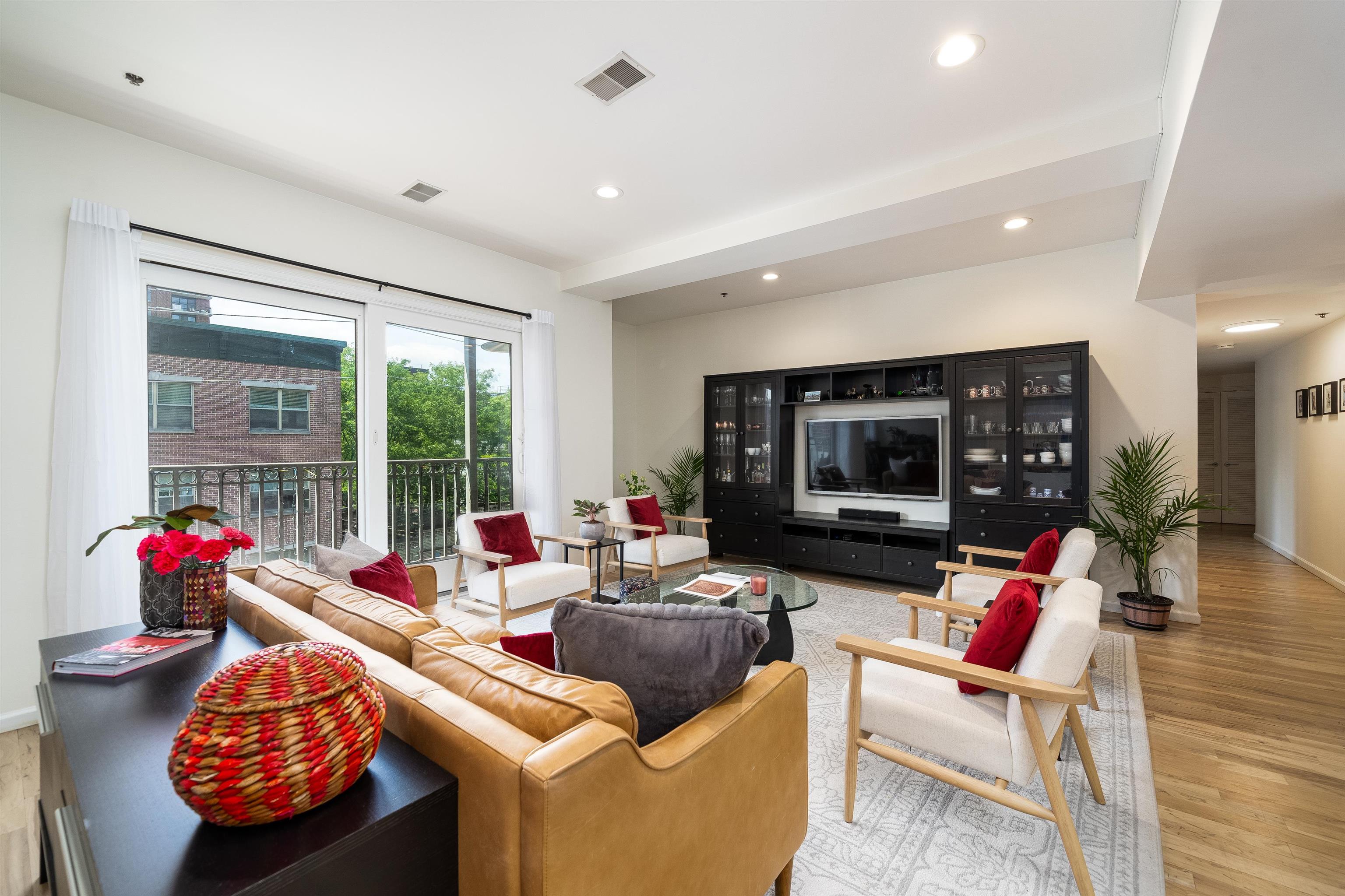109 JACKSON ST Unit: 4C