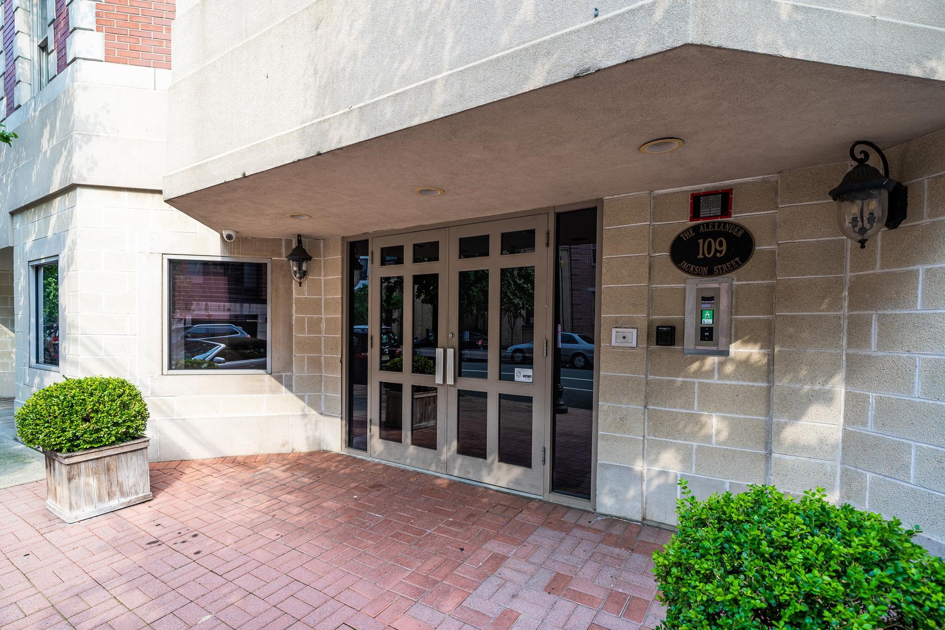 109 JACKSON ST Unit: 4C
