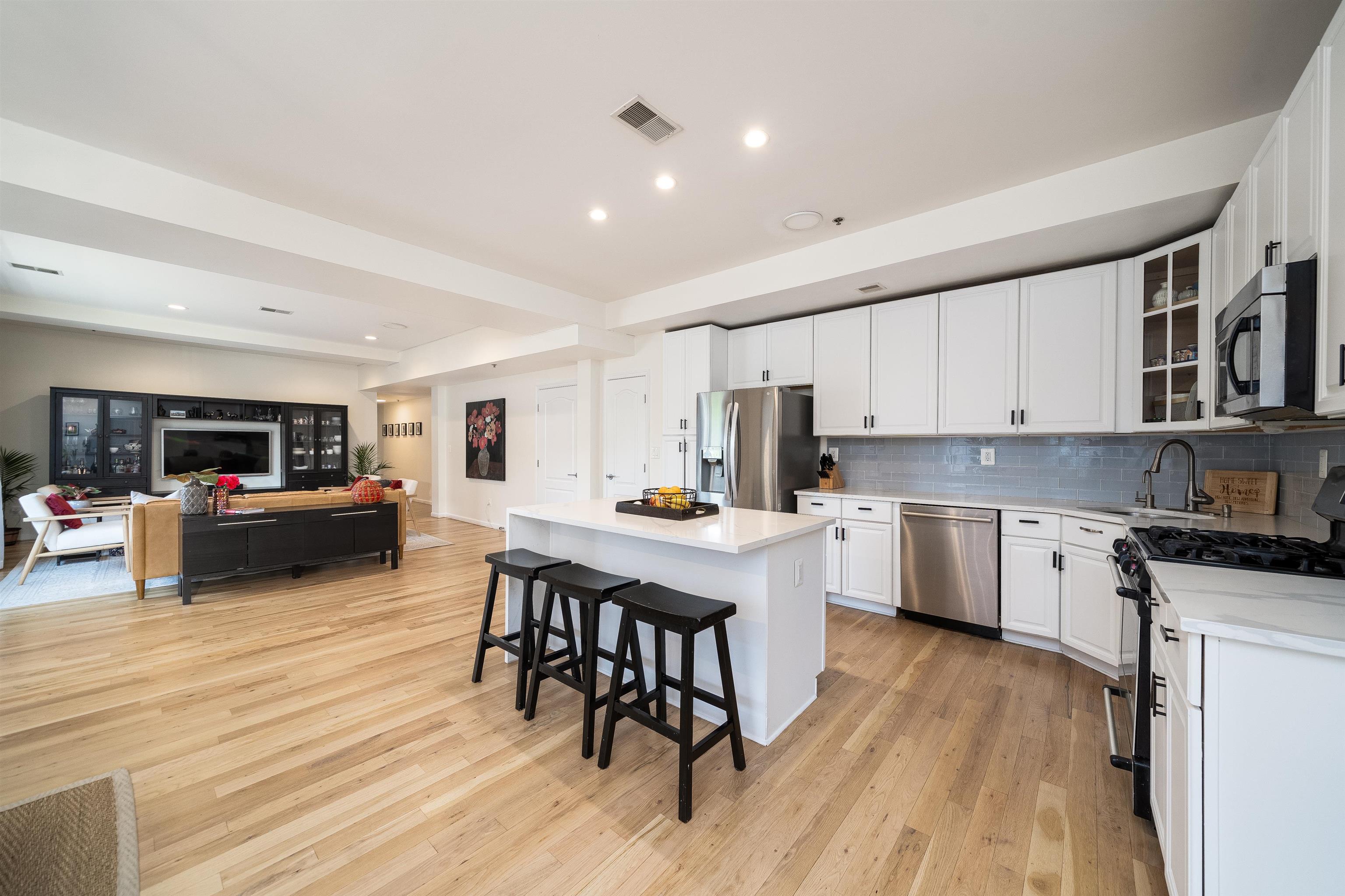 109 JACKSON ST Unit: 4C
