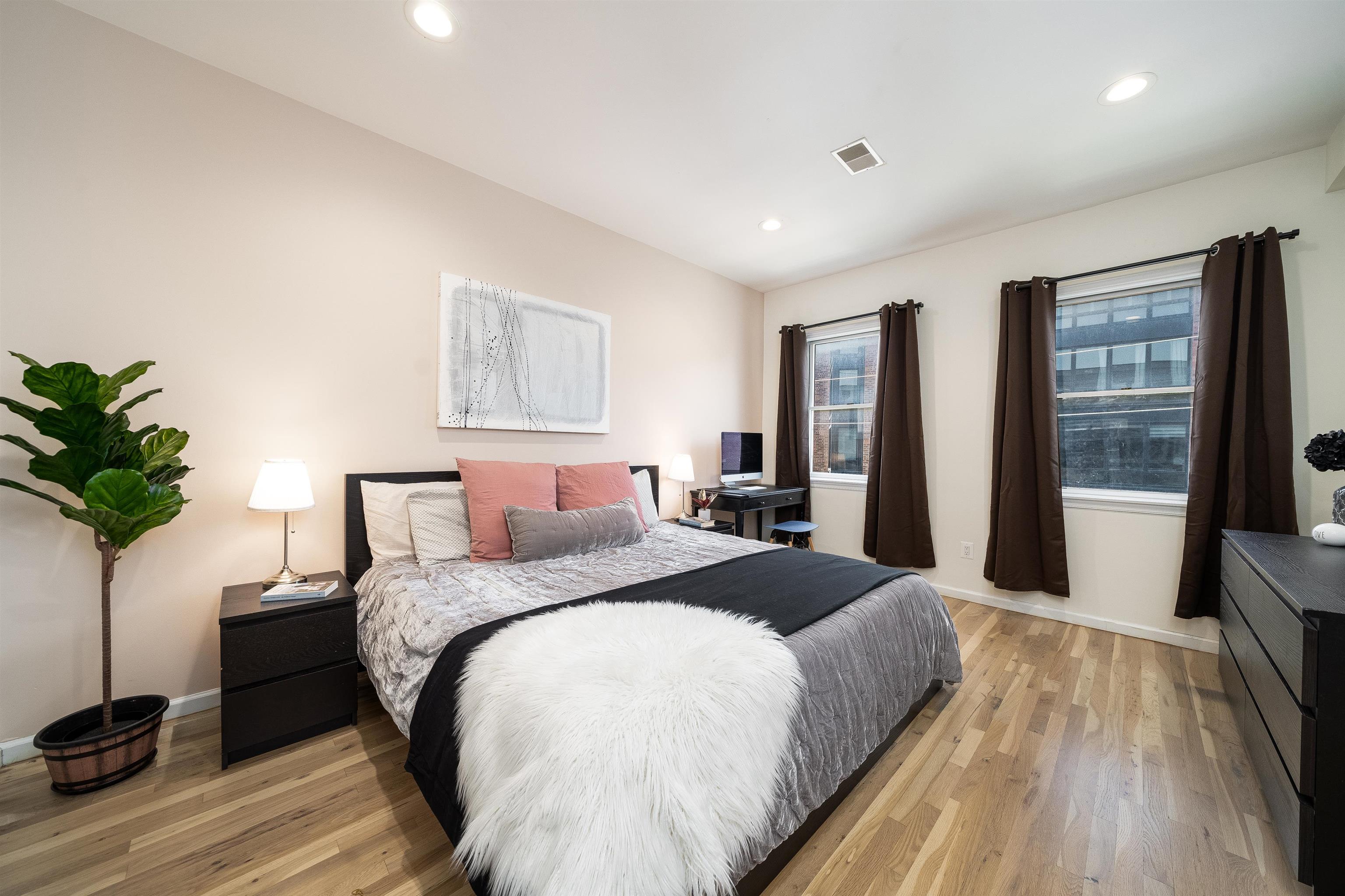 109 JACKSON ST Unit: 4C