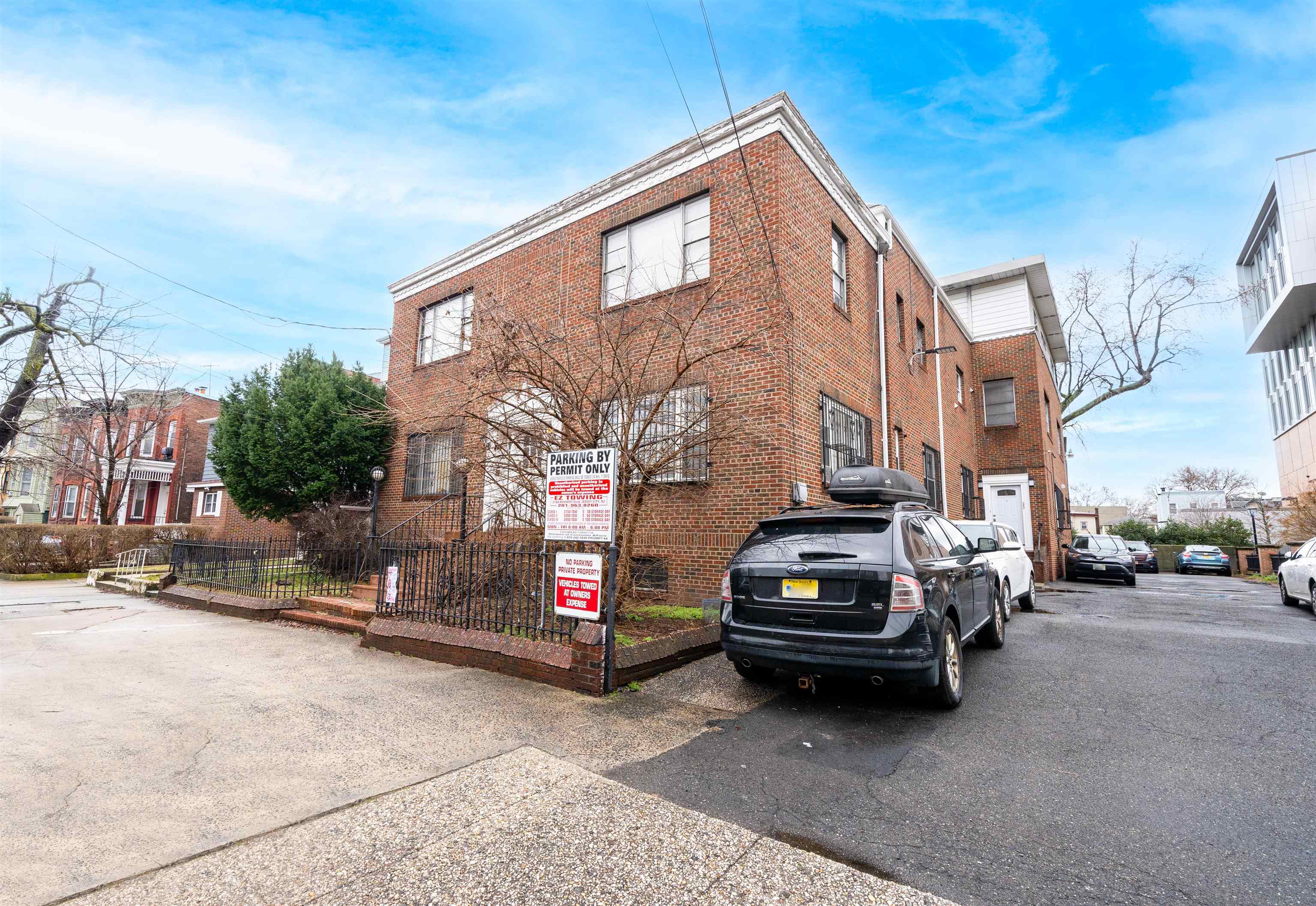 33 GLENWOOD AVE Unit: SIDE ENTRANCE