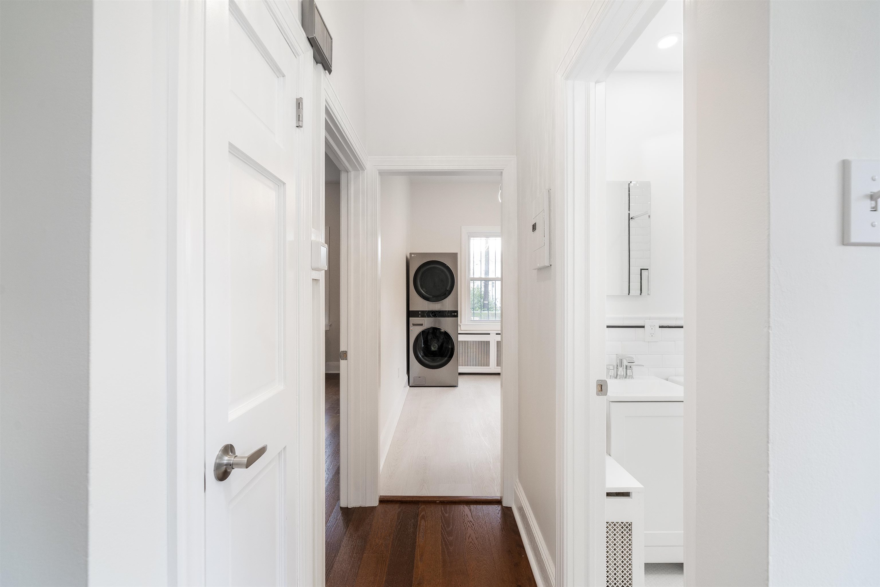 33 GLENWOOD AVE Unit: SIDE ENTRANCE