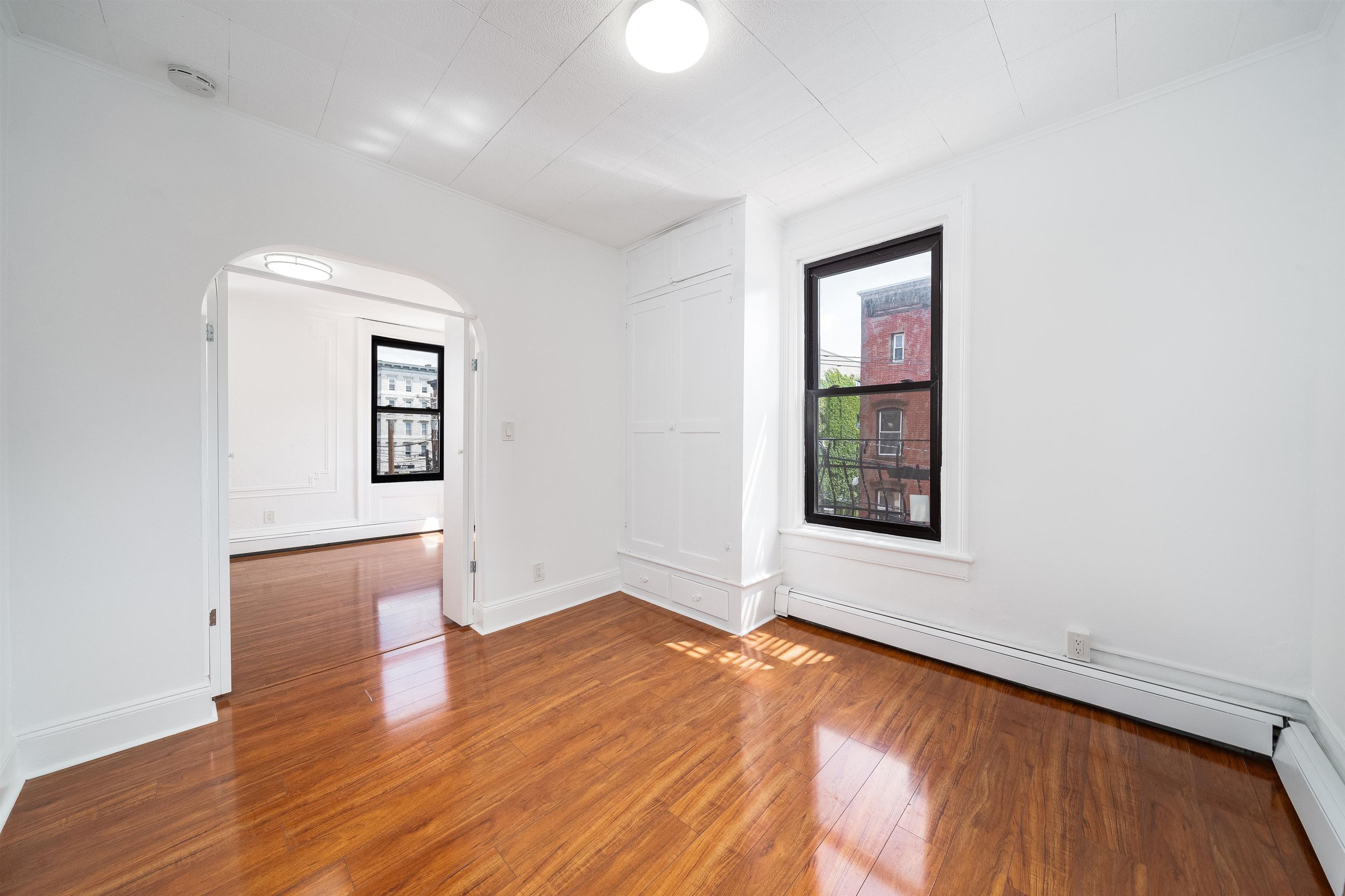 601 WILLOW AVE Unit: 3R