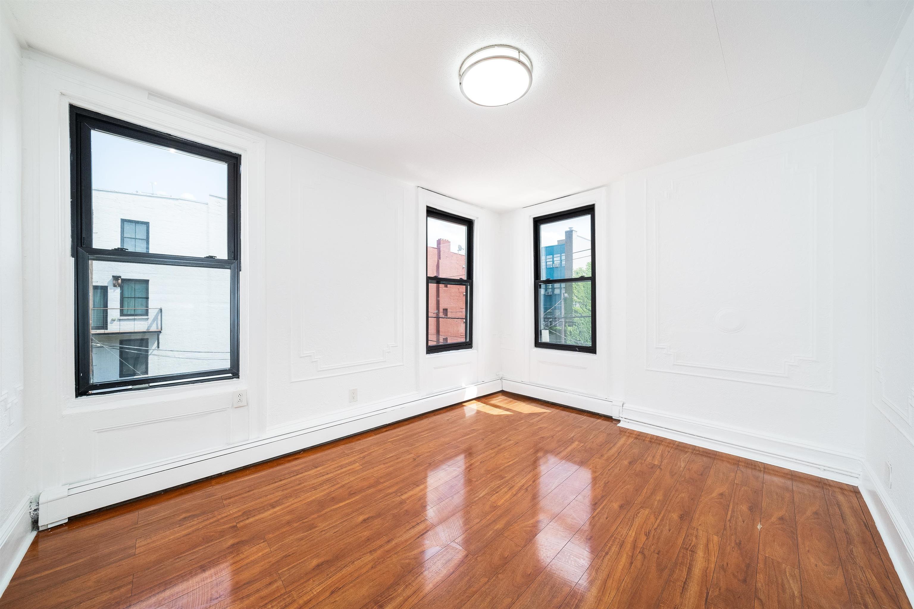 601 WILLOW AVE Unit: 3R