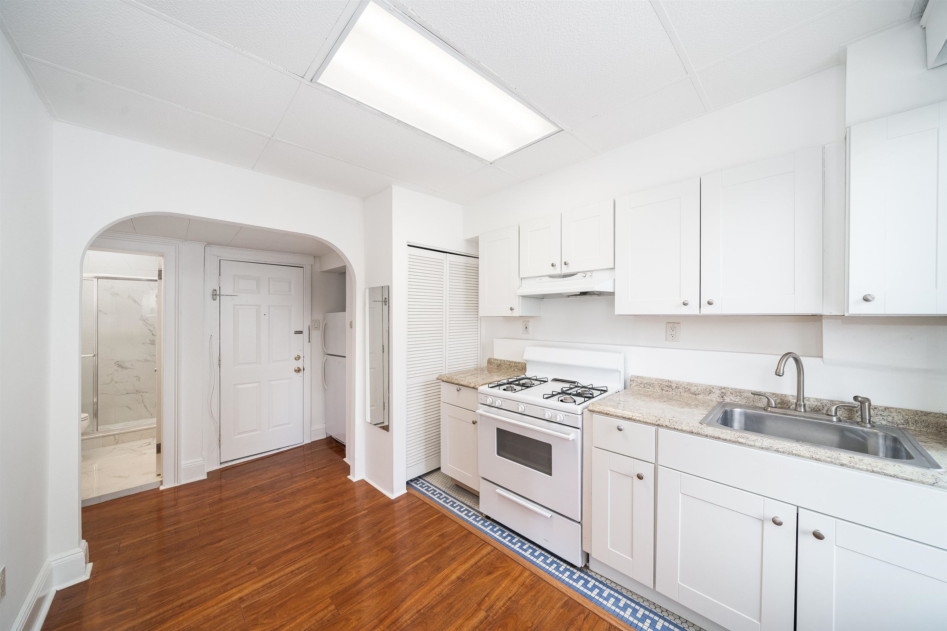 601 WILLOW AVE Unit: 3R