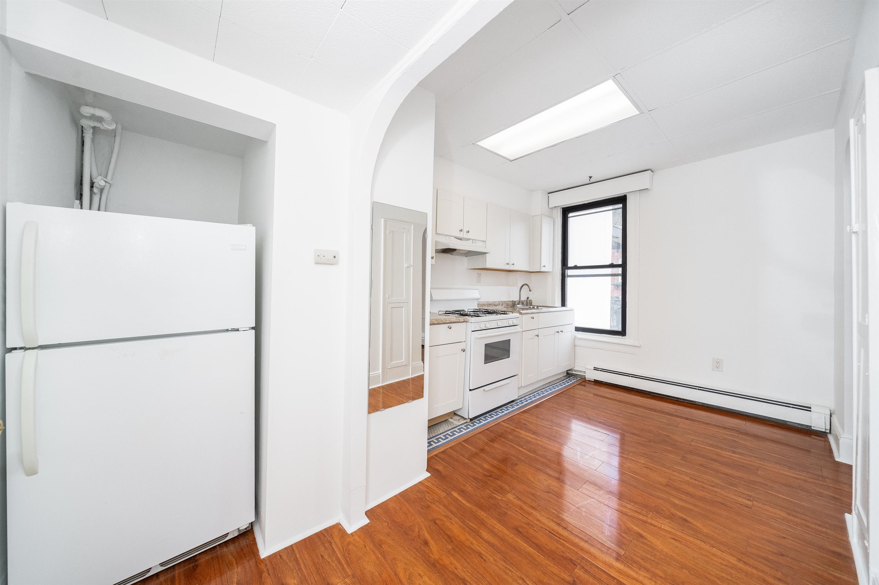 601 WILLOW AVE Unit: 3R