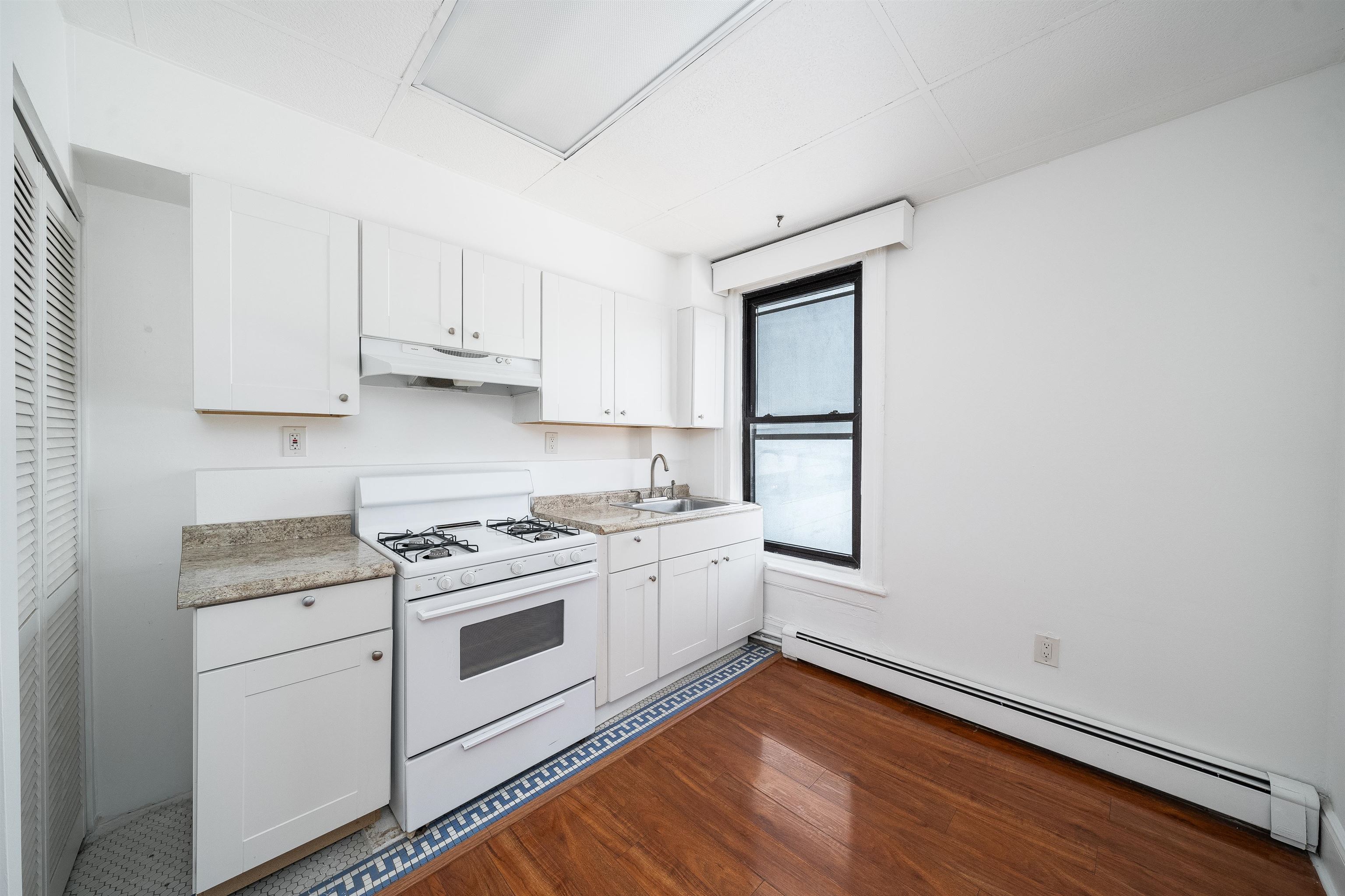 601 WILLOW AVE Unit: 3R