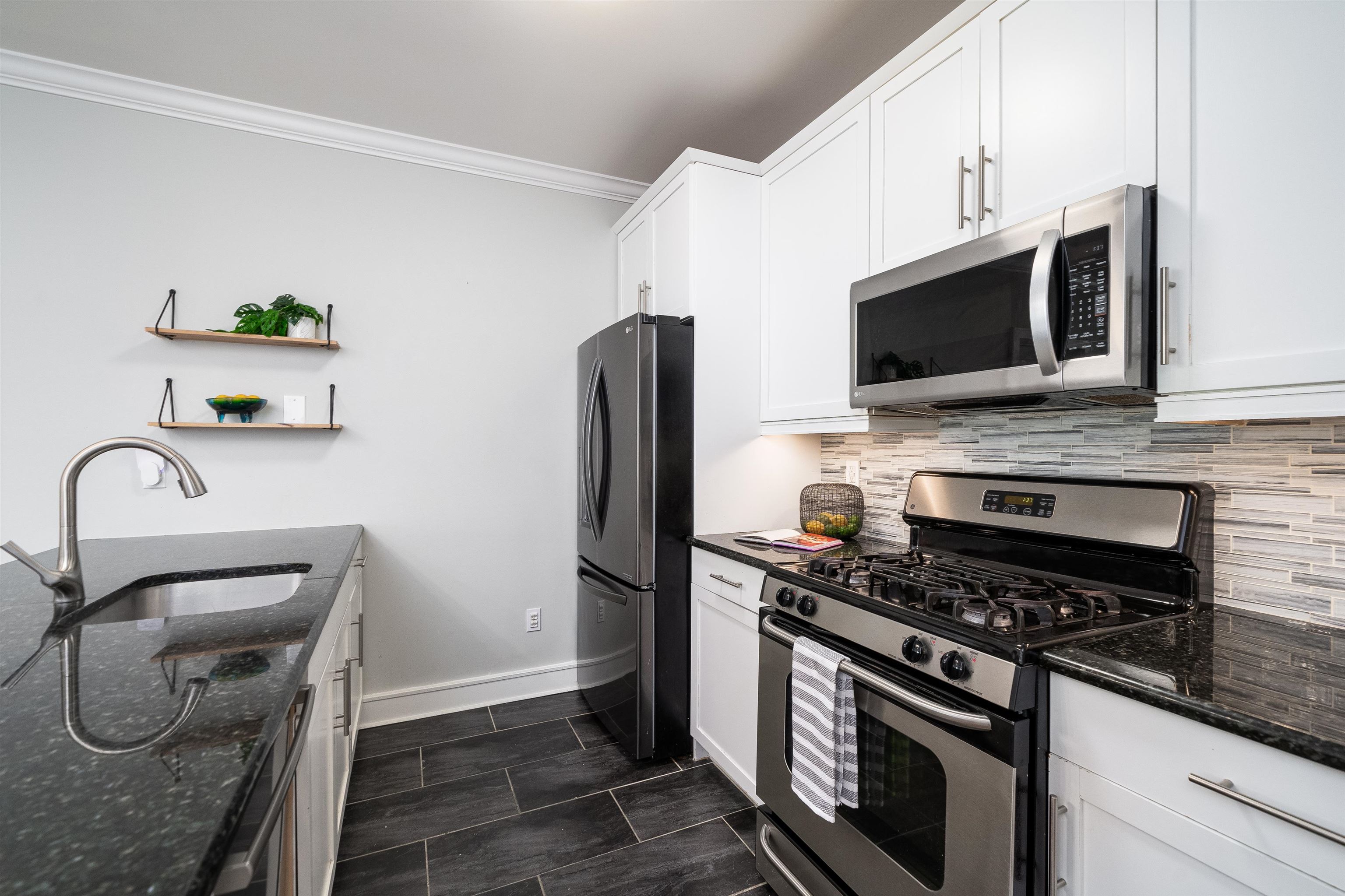 624 MONROE ST Unit: 3B