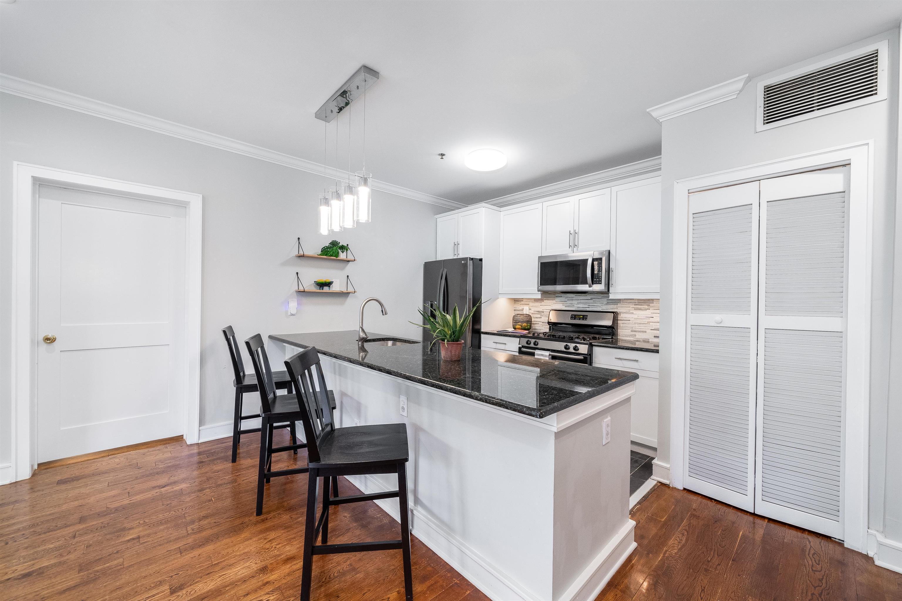 624 MONROE ST Unit: 3B