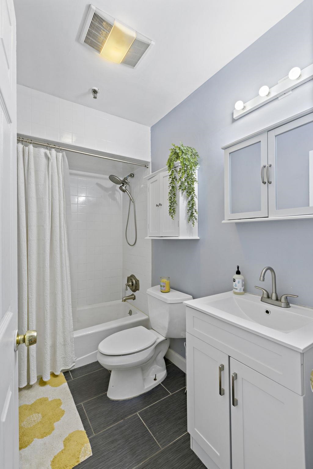 403 MONROE ST Unit: 4L