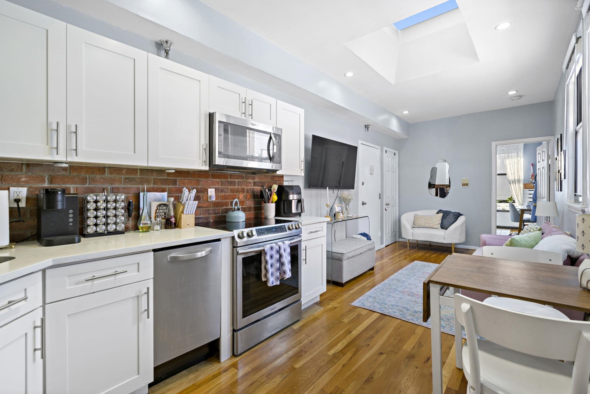 403 MONROE ST Unit: 4L