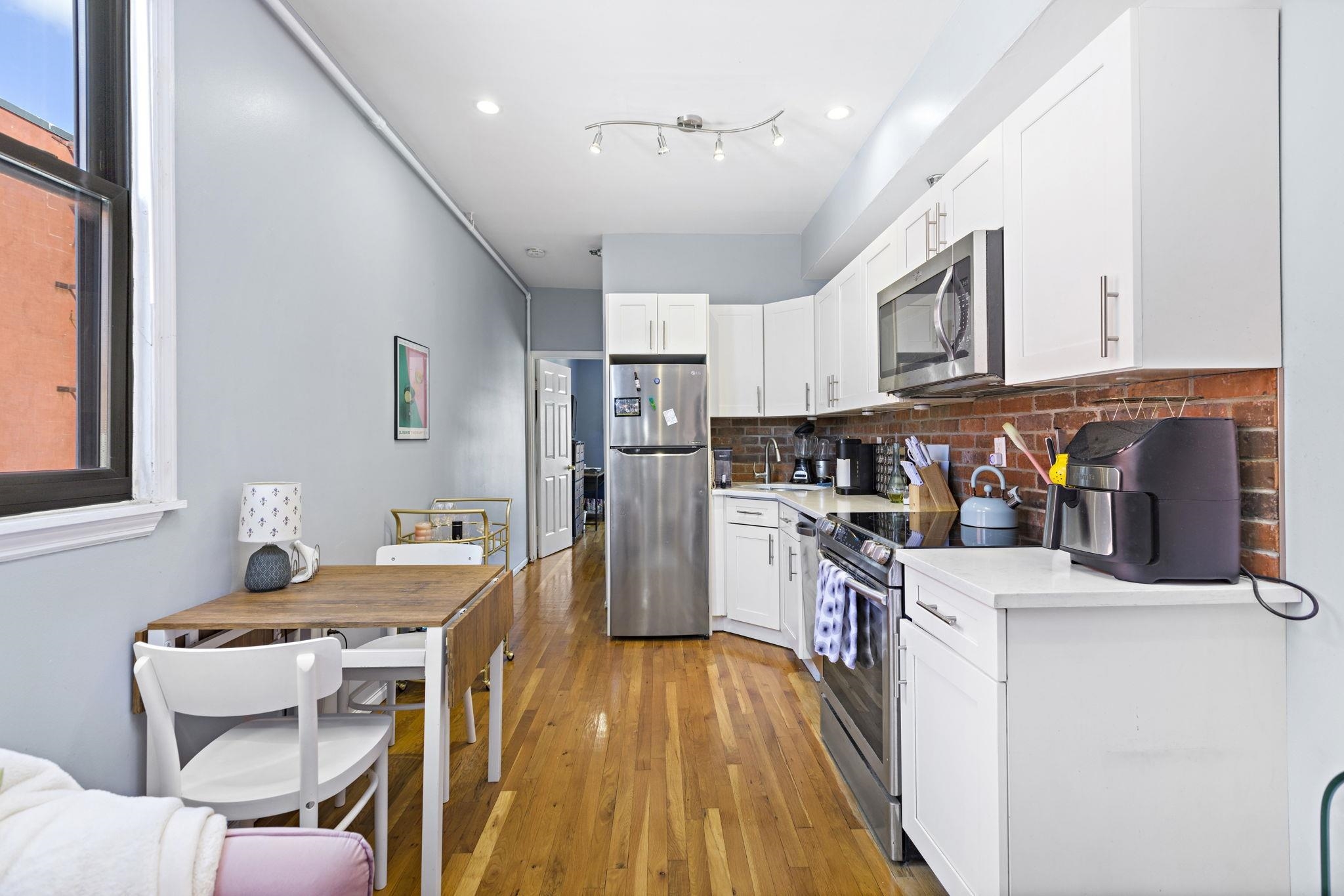 403 MONROE ST Unit: 4L