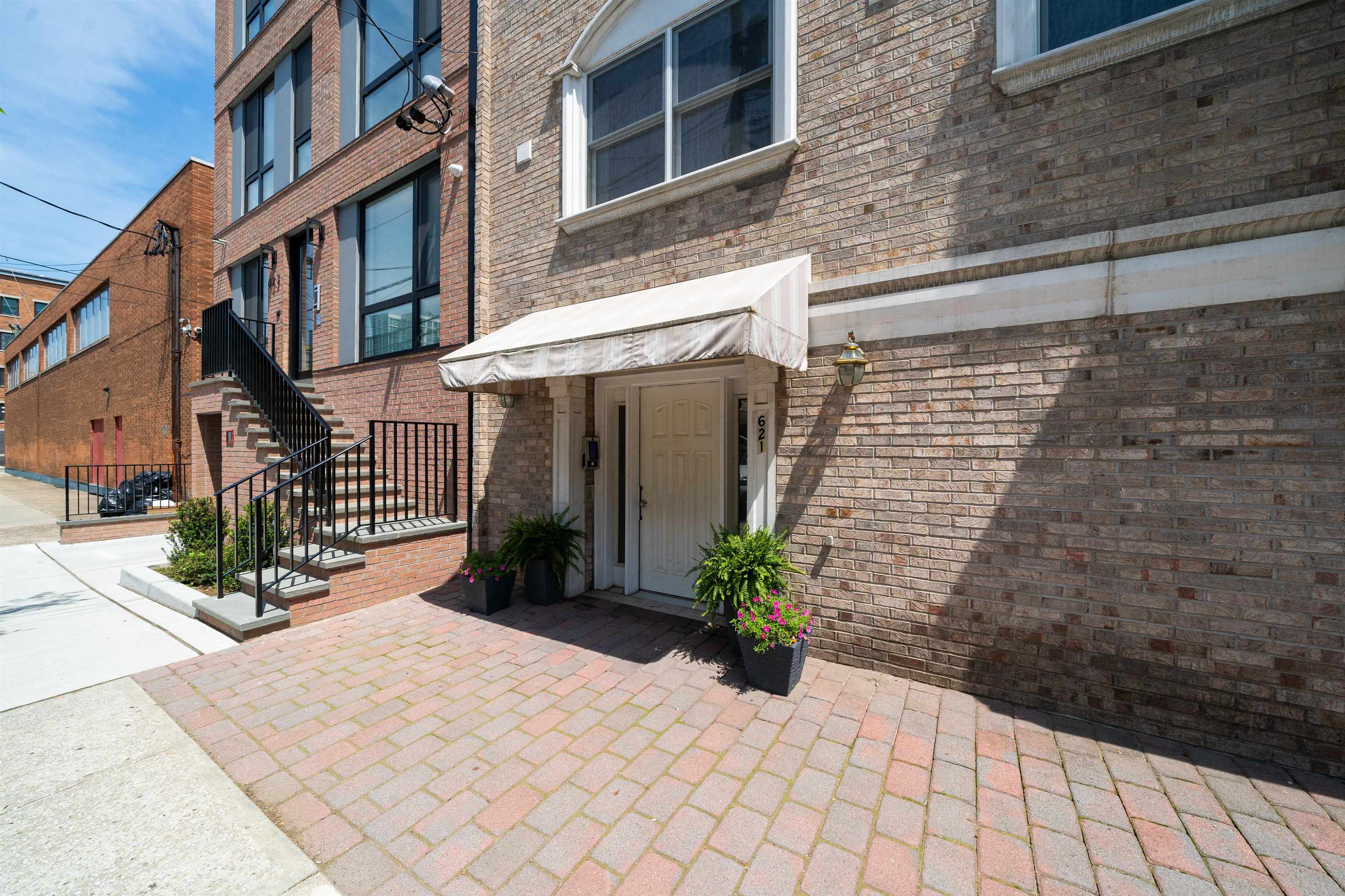 621 MONROE ST Unit: 4B