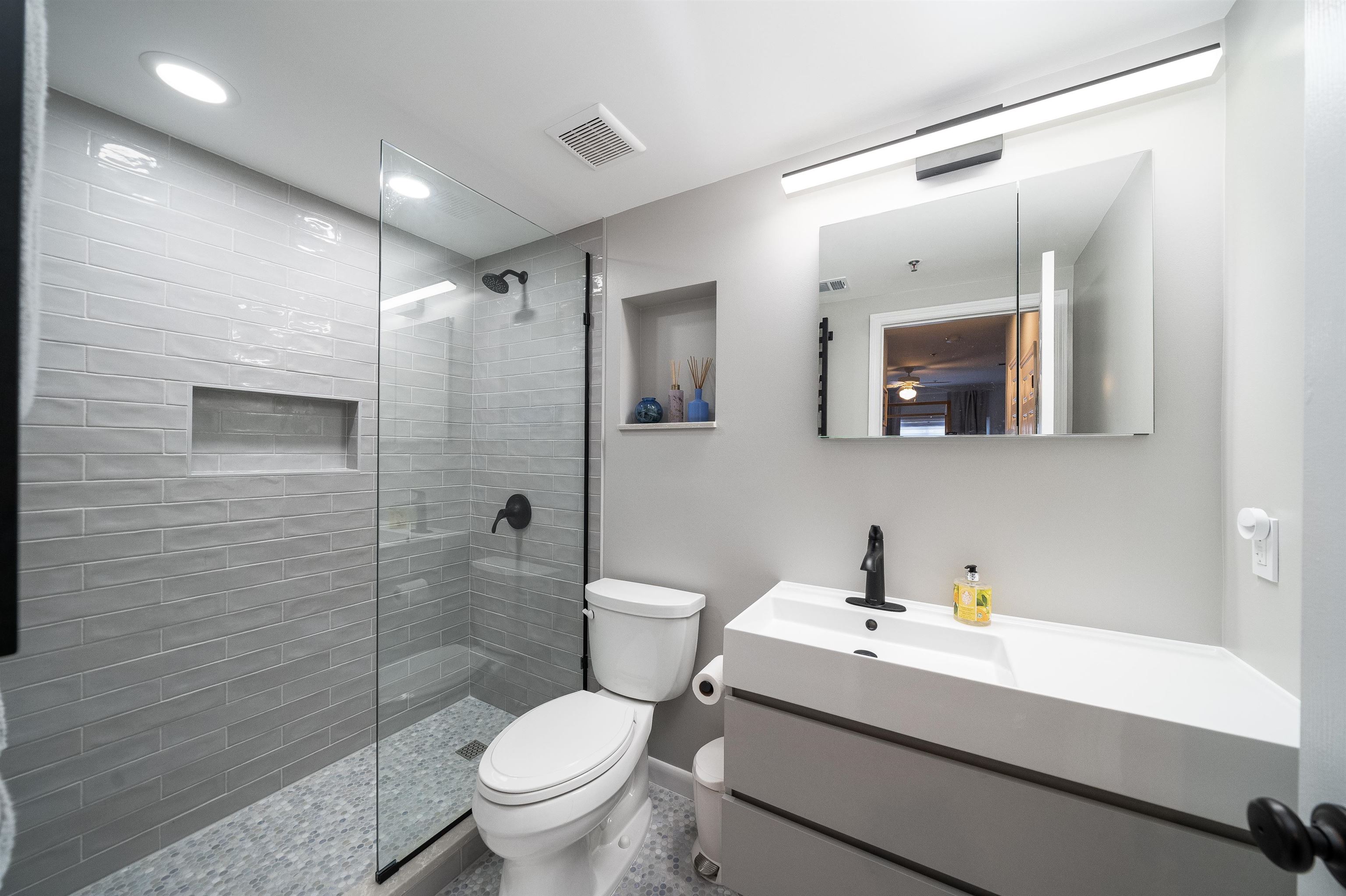 621 MONROE ST Unit: 4B