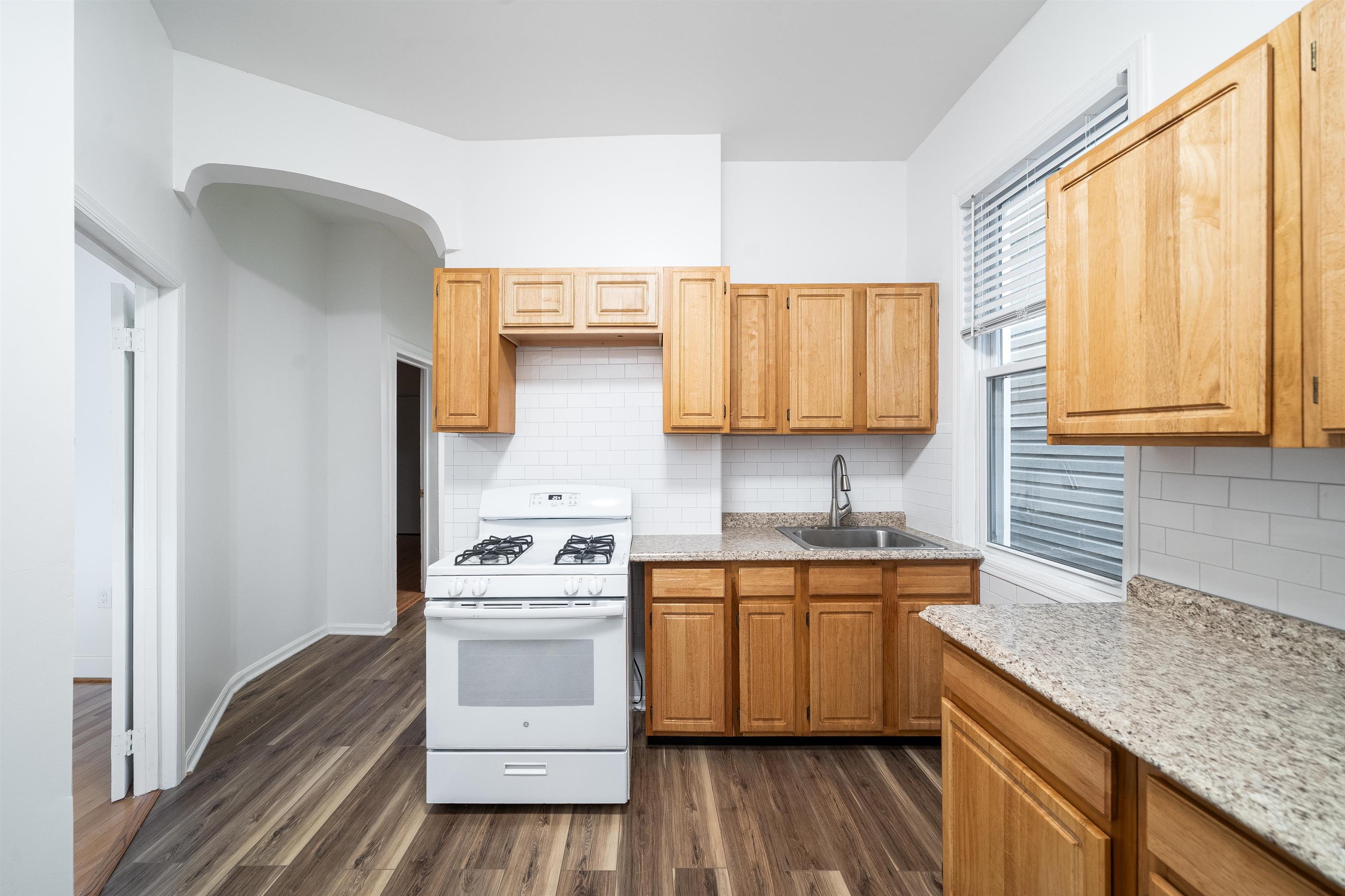 345 OGDEN AVE Unit: FIRST FLOOR
