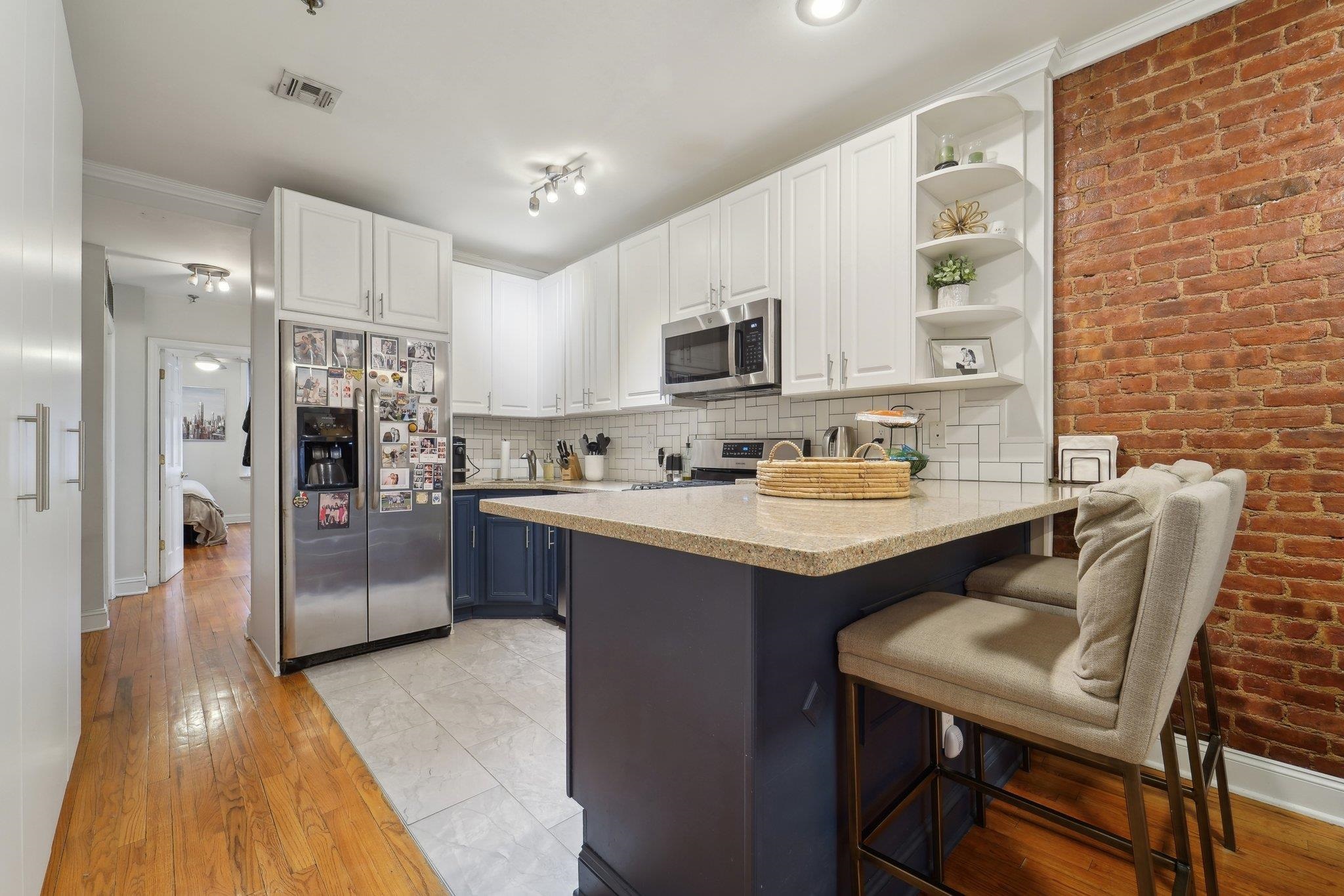 919 PARK AVE Unit: 2R