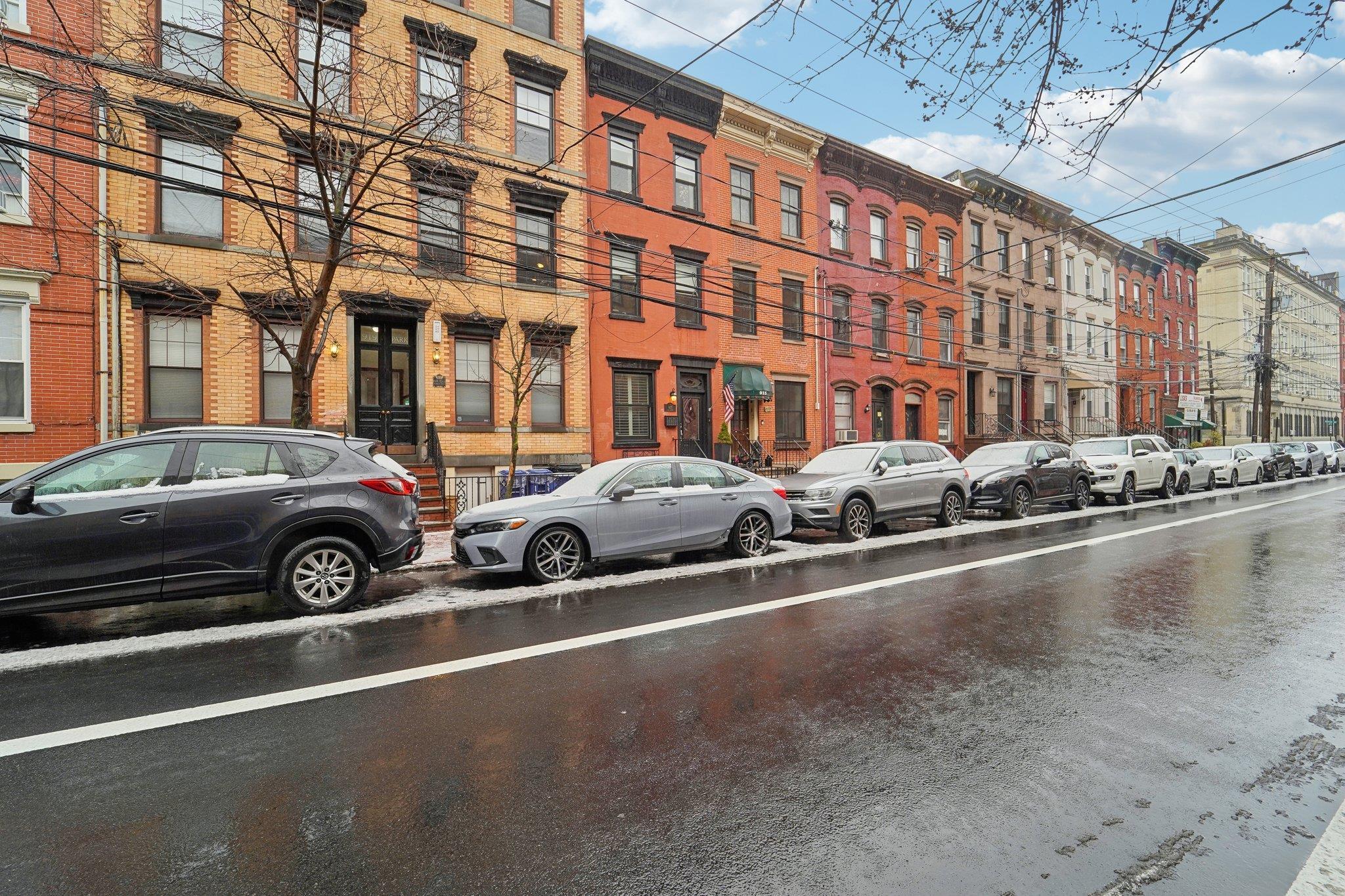 919 PARK AVE Unit: 2R