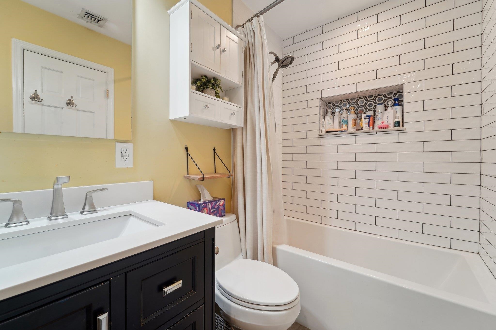 919 PARK AVE Unit: 2R