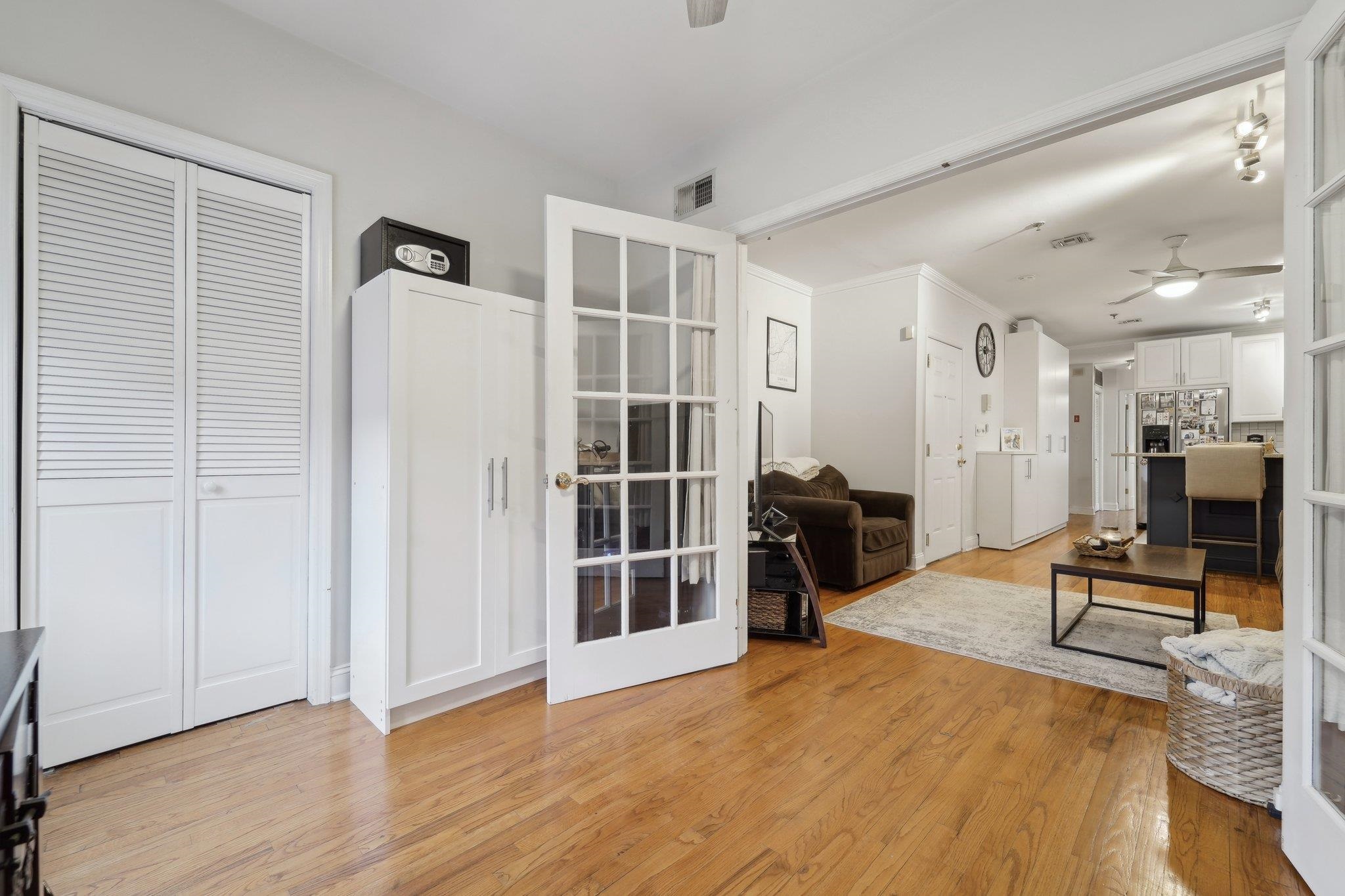 919 PARK AVE Unit: 2R