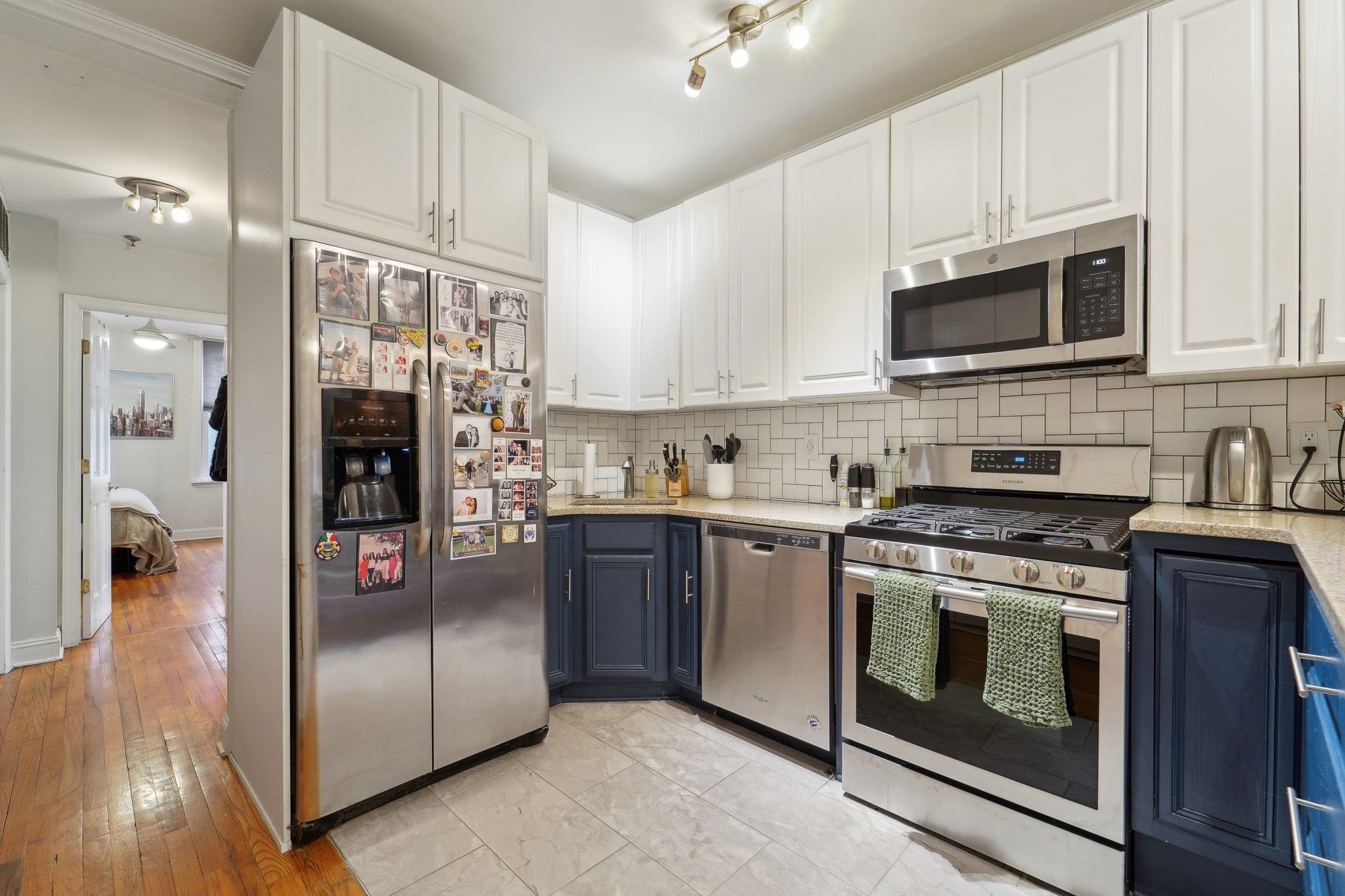 919 PARK AVE Unit: 2R