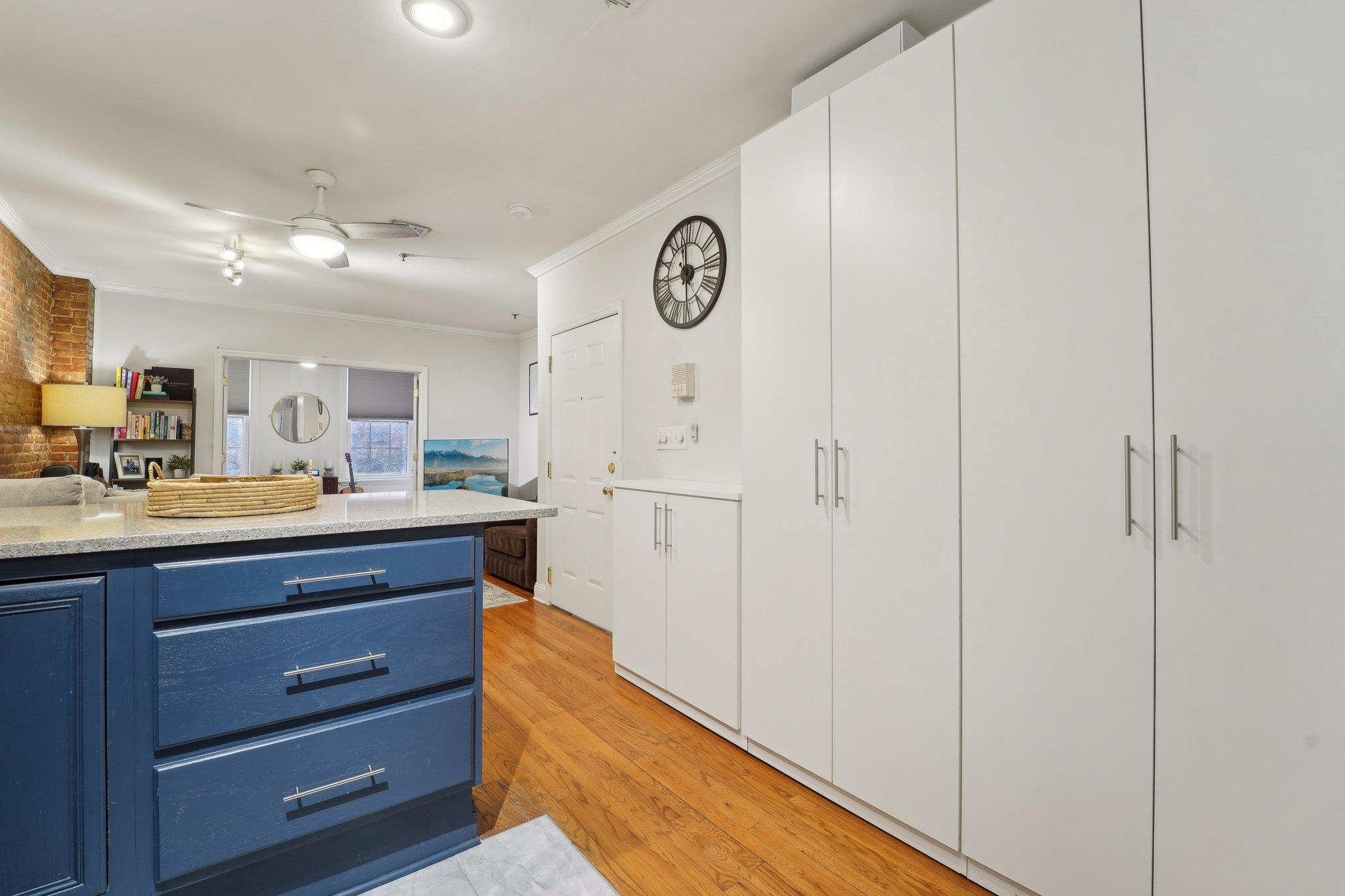 919 PARK AVE Unit: 2R
