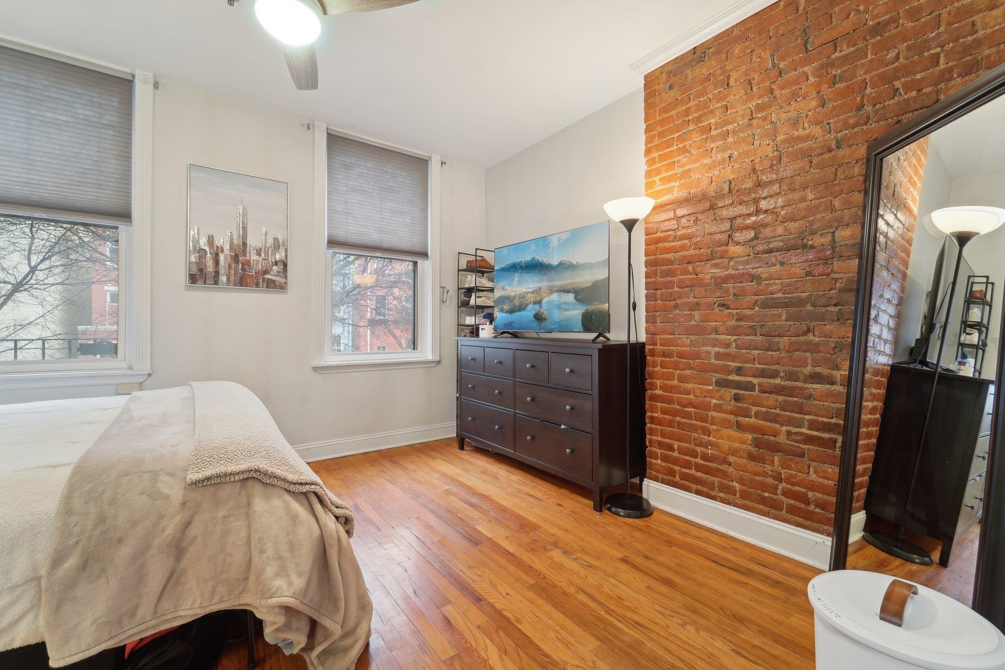919 PARK AVE Unit: 2R