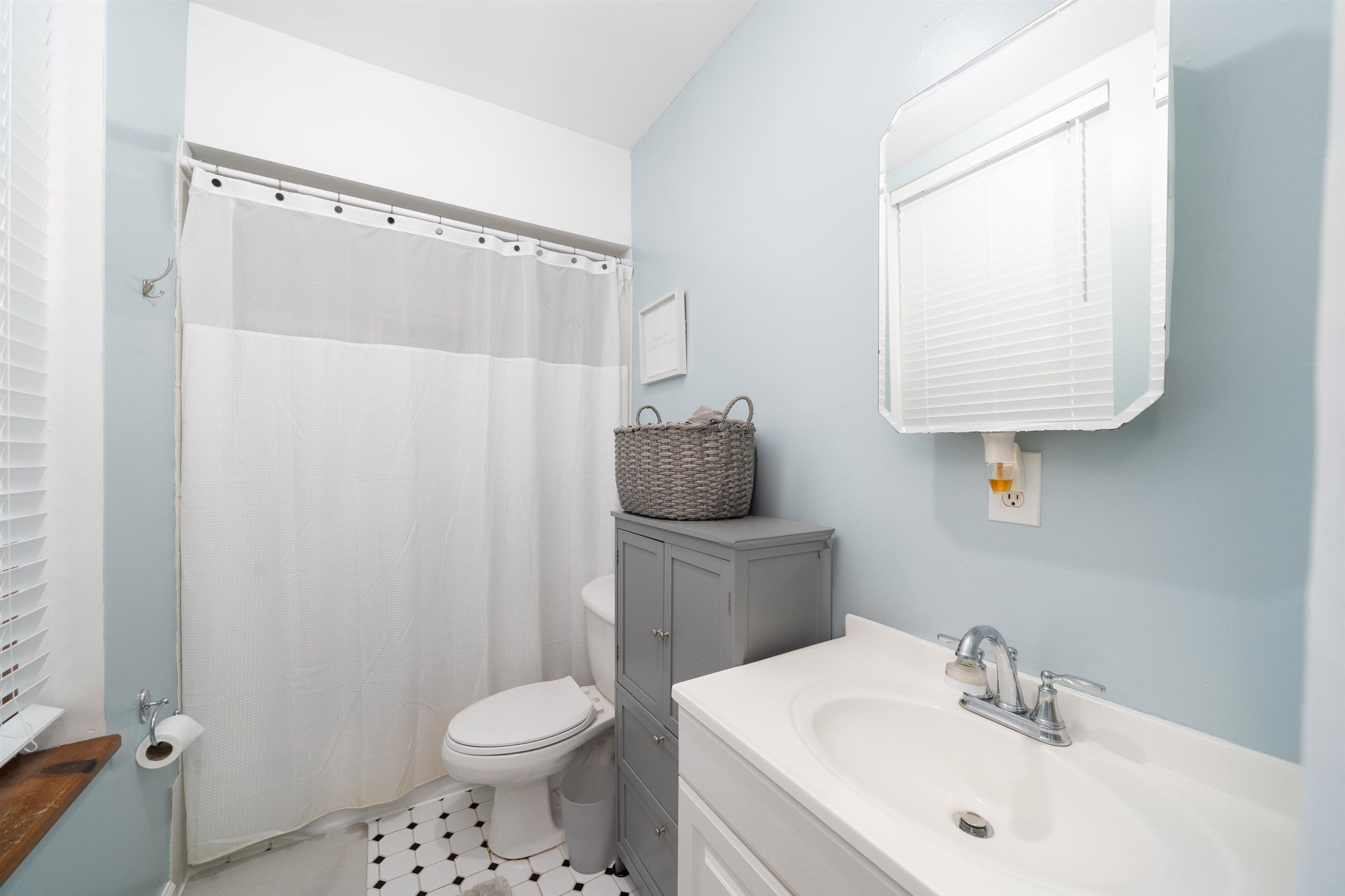 132 ADAMS ST Unit: 4