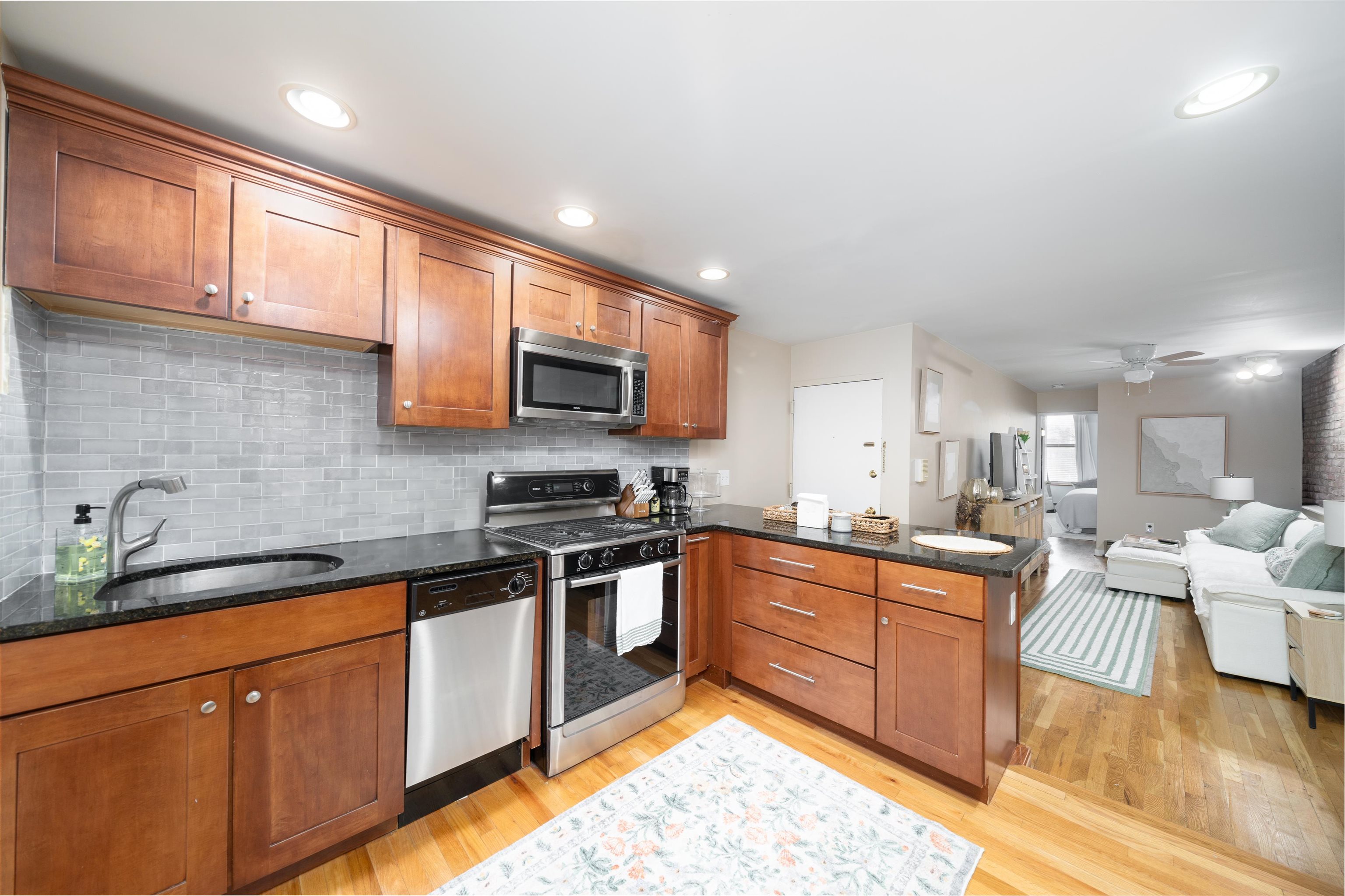 132 ADAMS ST Unit: 4
