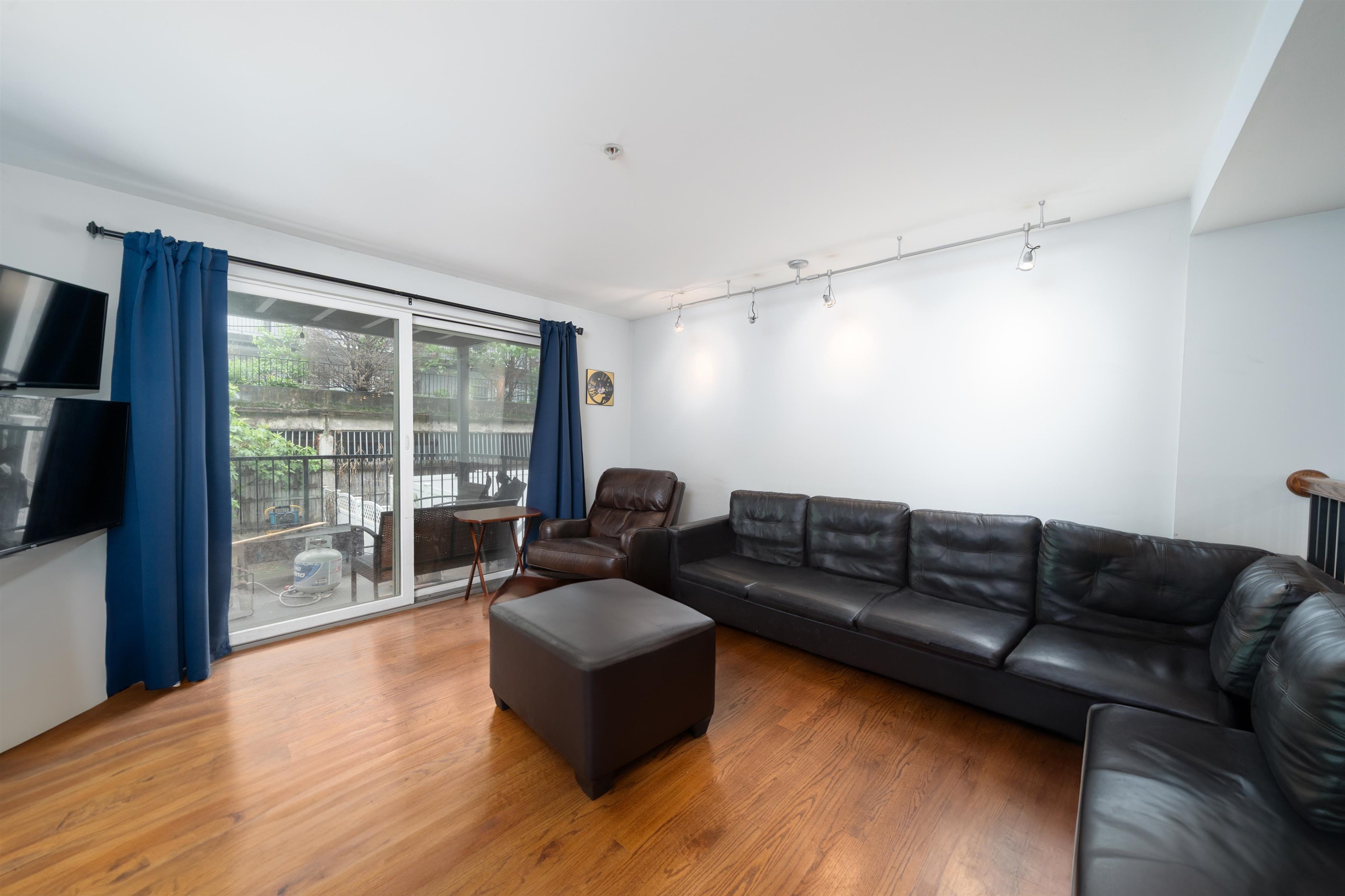 207 ADAM ST Unit: 1