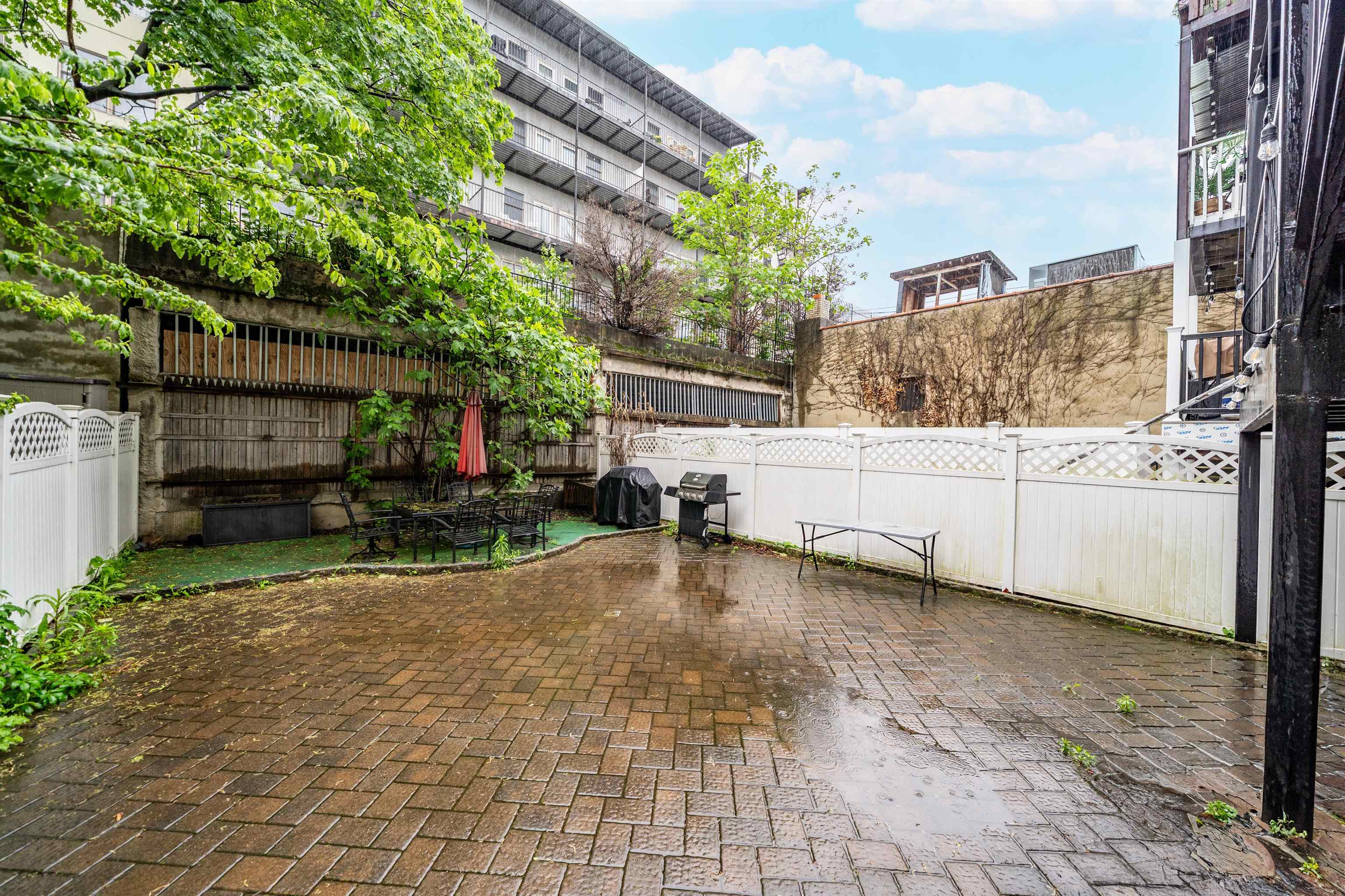 207 ADAM ST Unit: 1