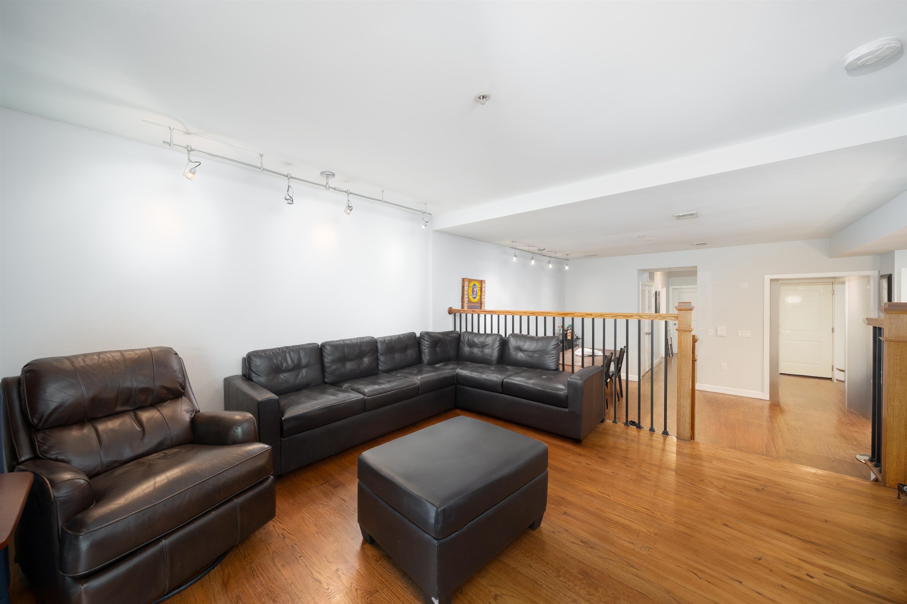 207 ADAM ST Unit: 1