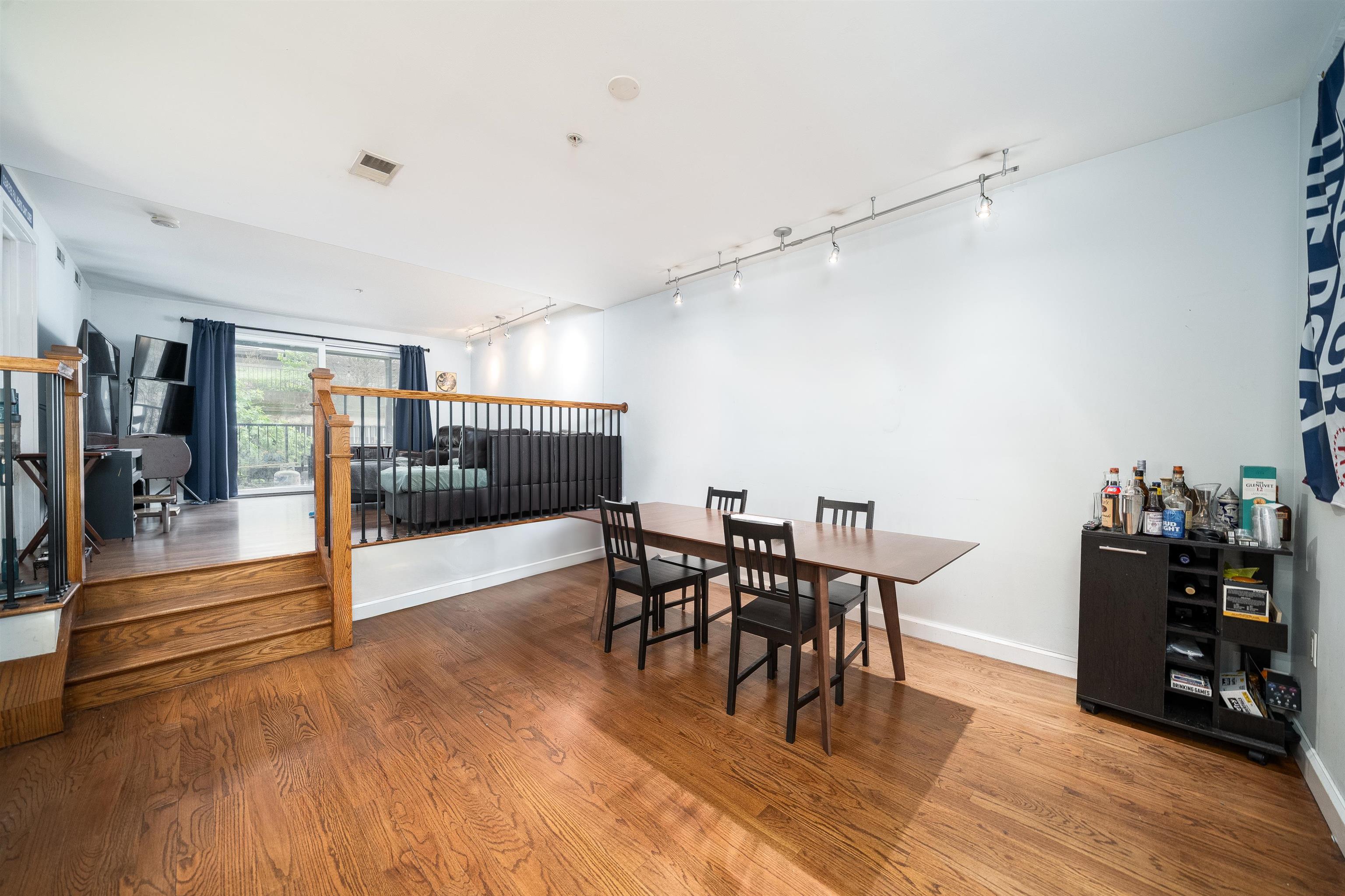 207 ADAM ST Unit: 1
