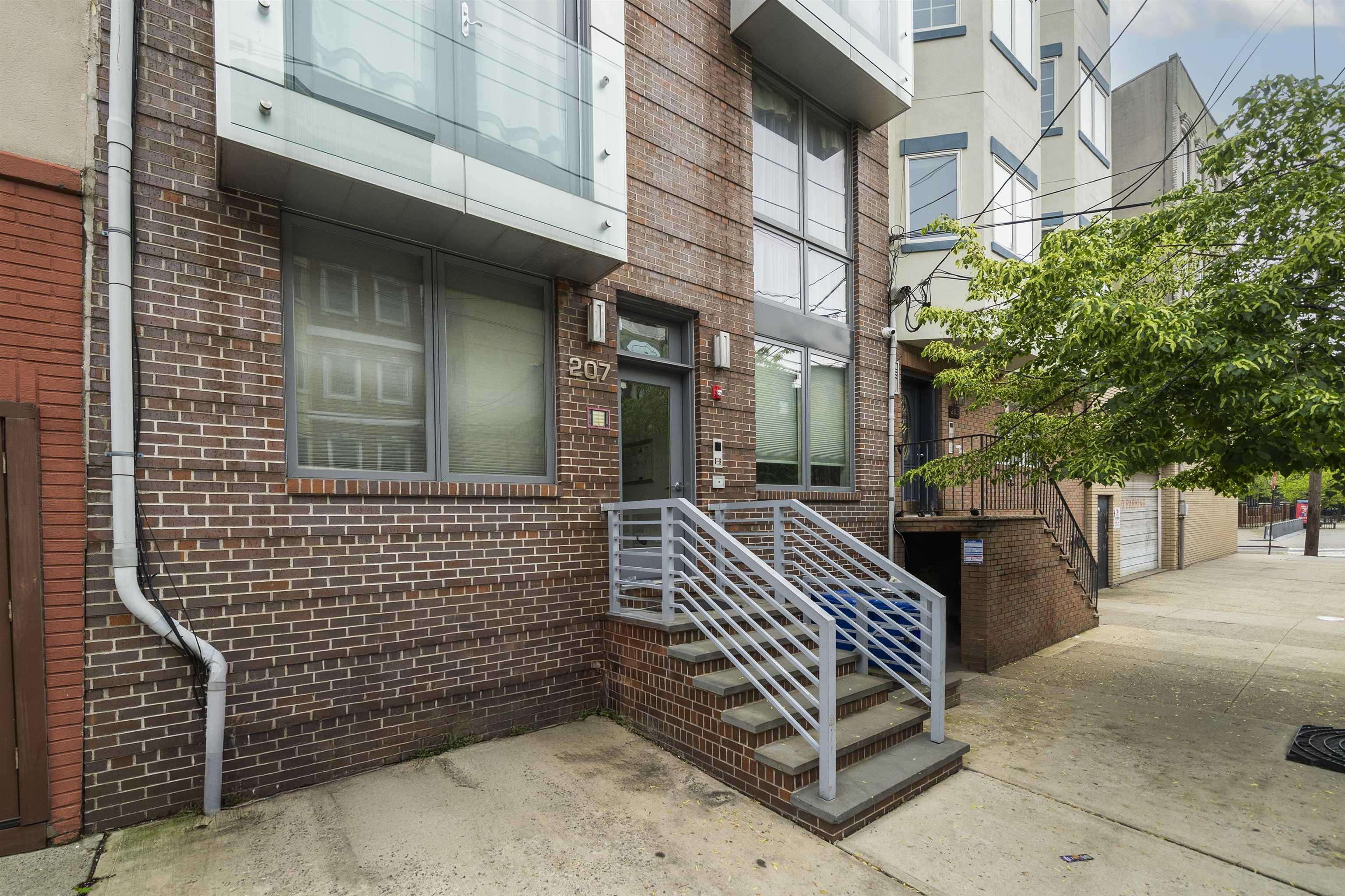 207 ADAM ST Unit: 1