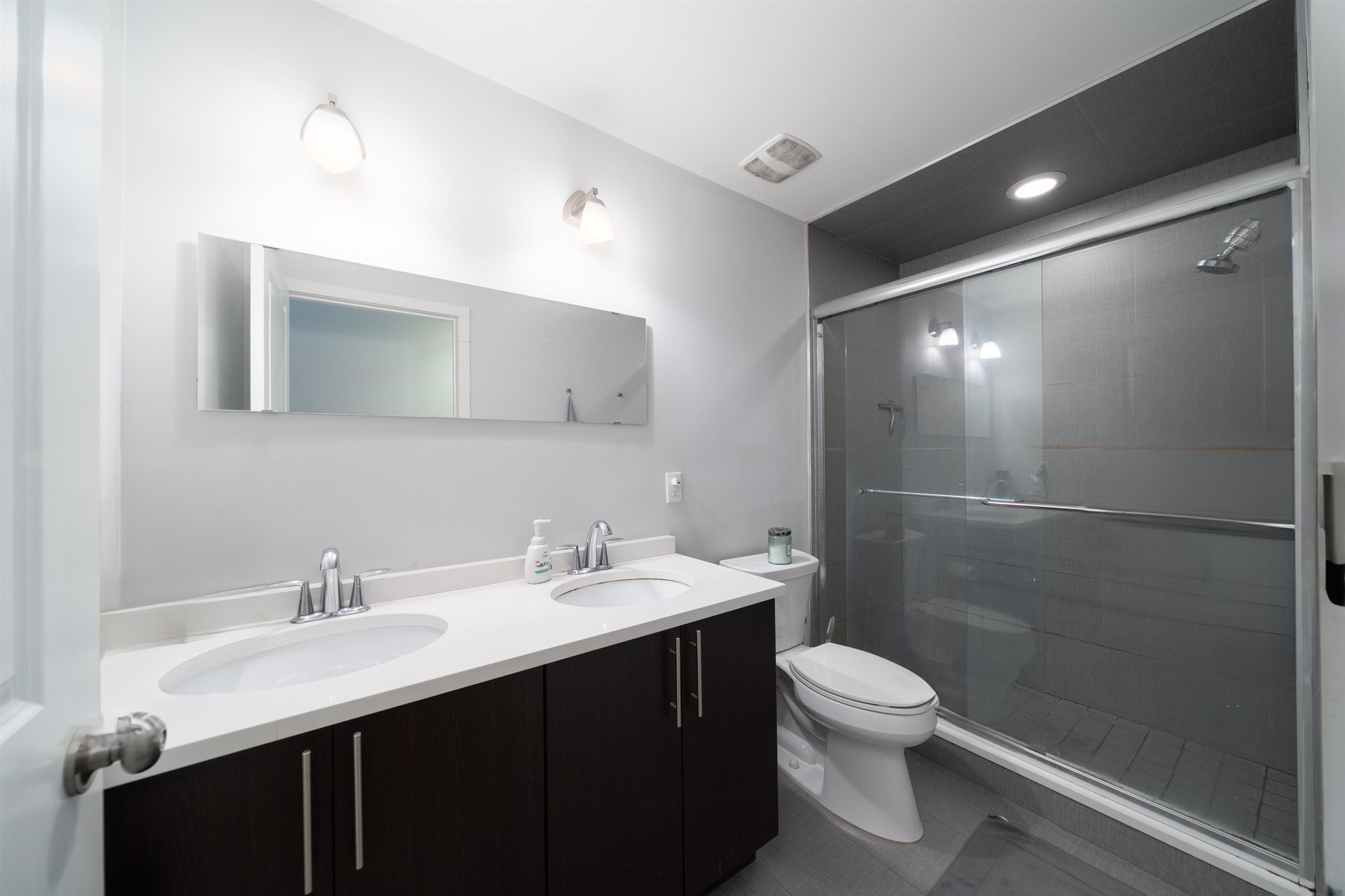 207 ADAM ST Unit: 1