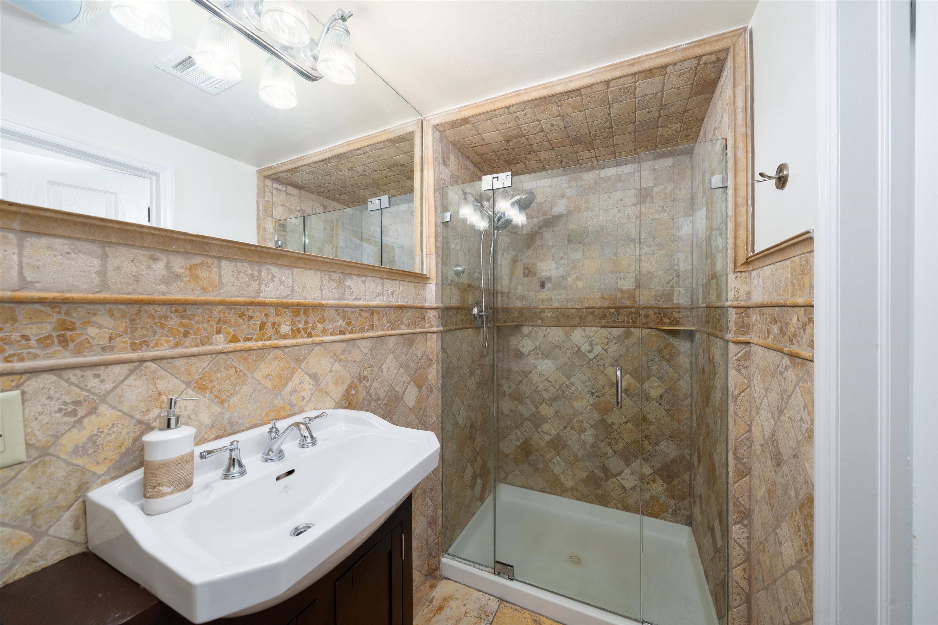 221 CLINTON ST Unit: 3R