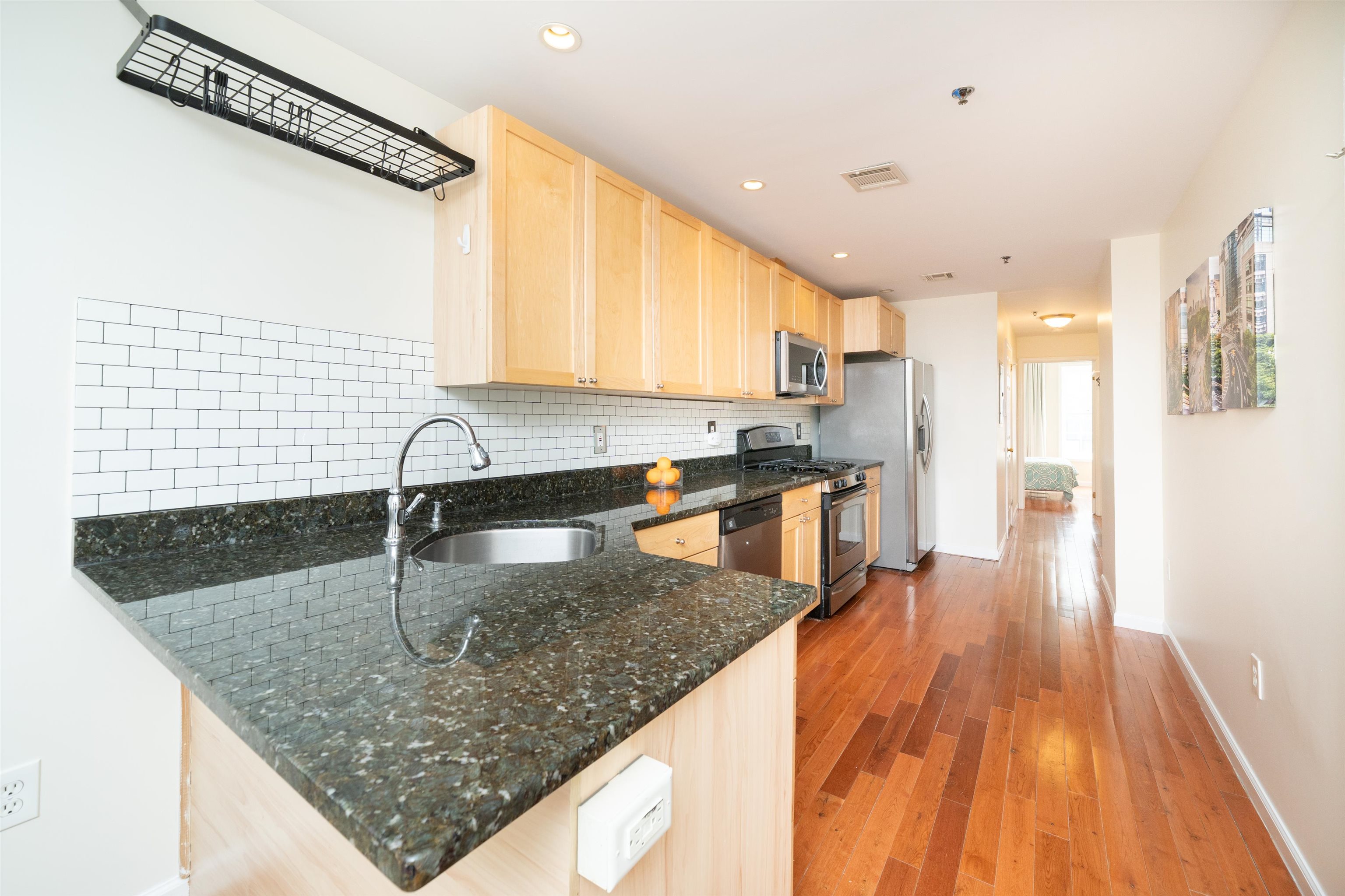 221 CLINTON ST Unit: 3R
