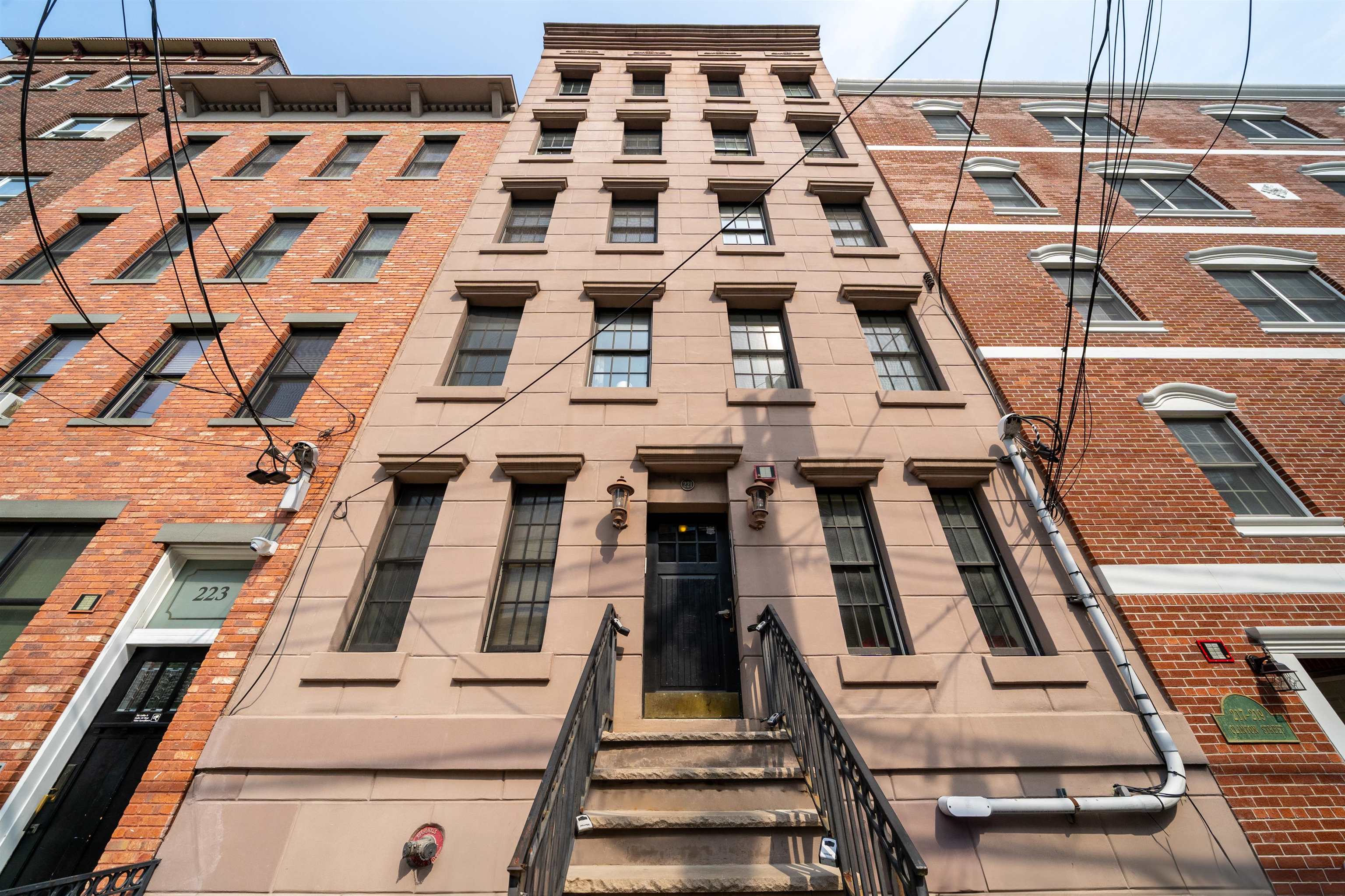 221 CLINTON ST Unit: 3R