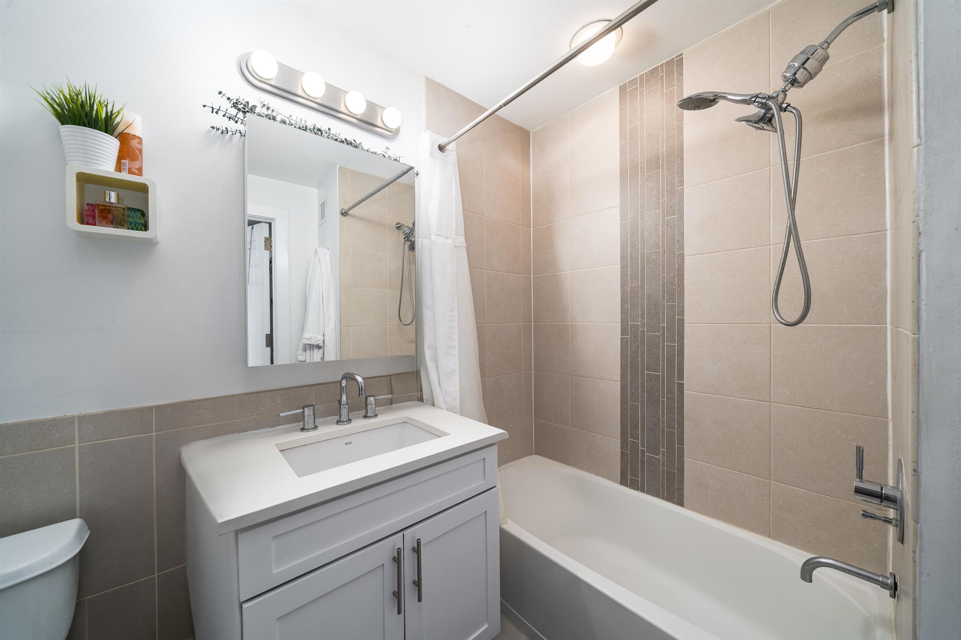 3312 HUDSON AVE Unit: 6G