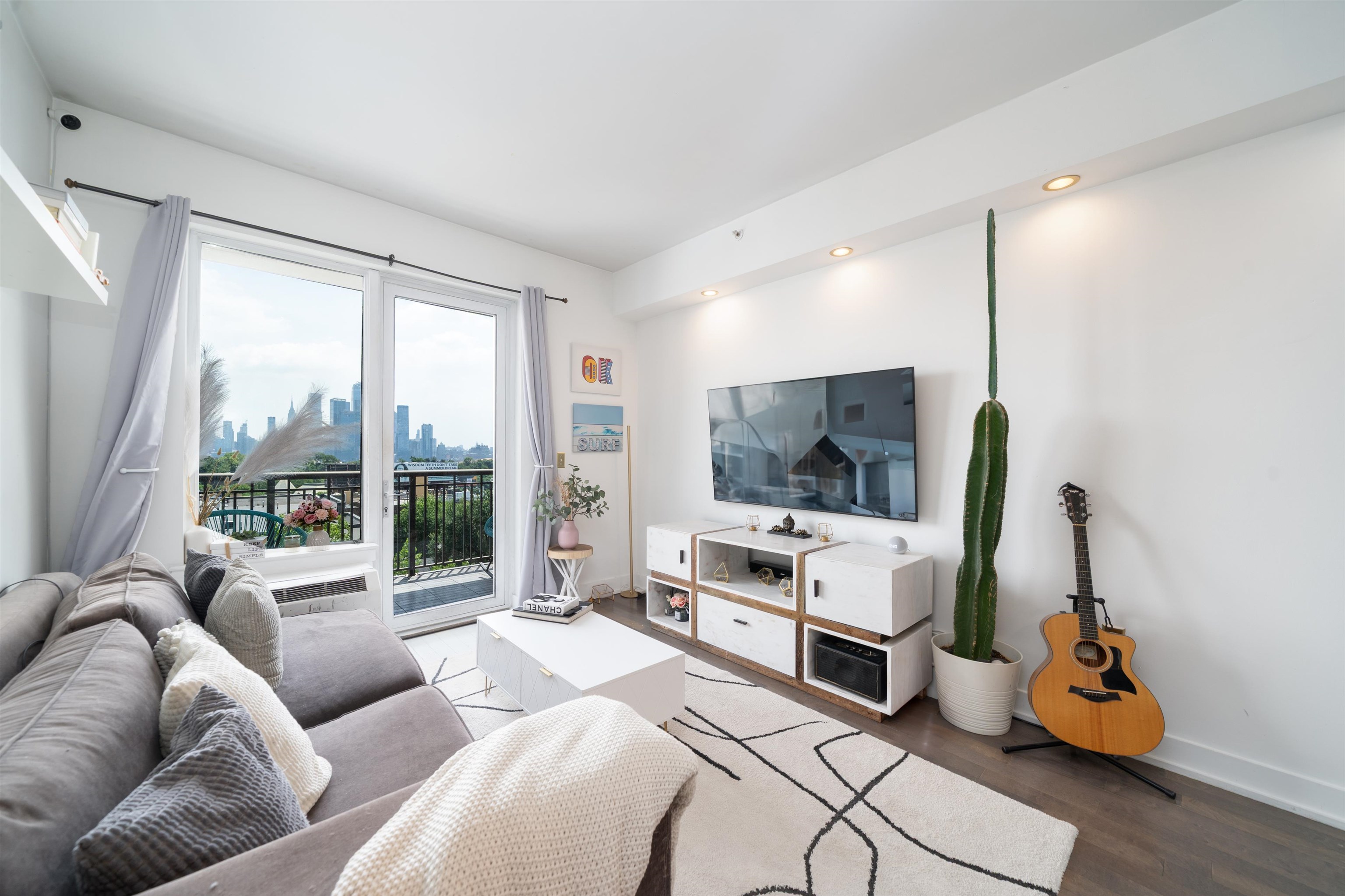3312 HUDSON AVE Unit: 6G