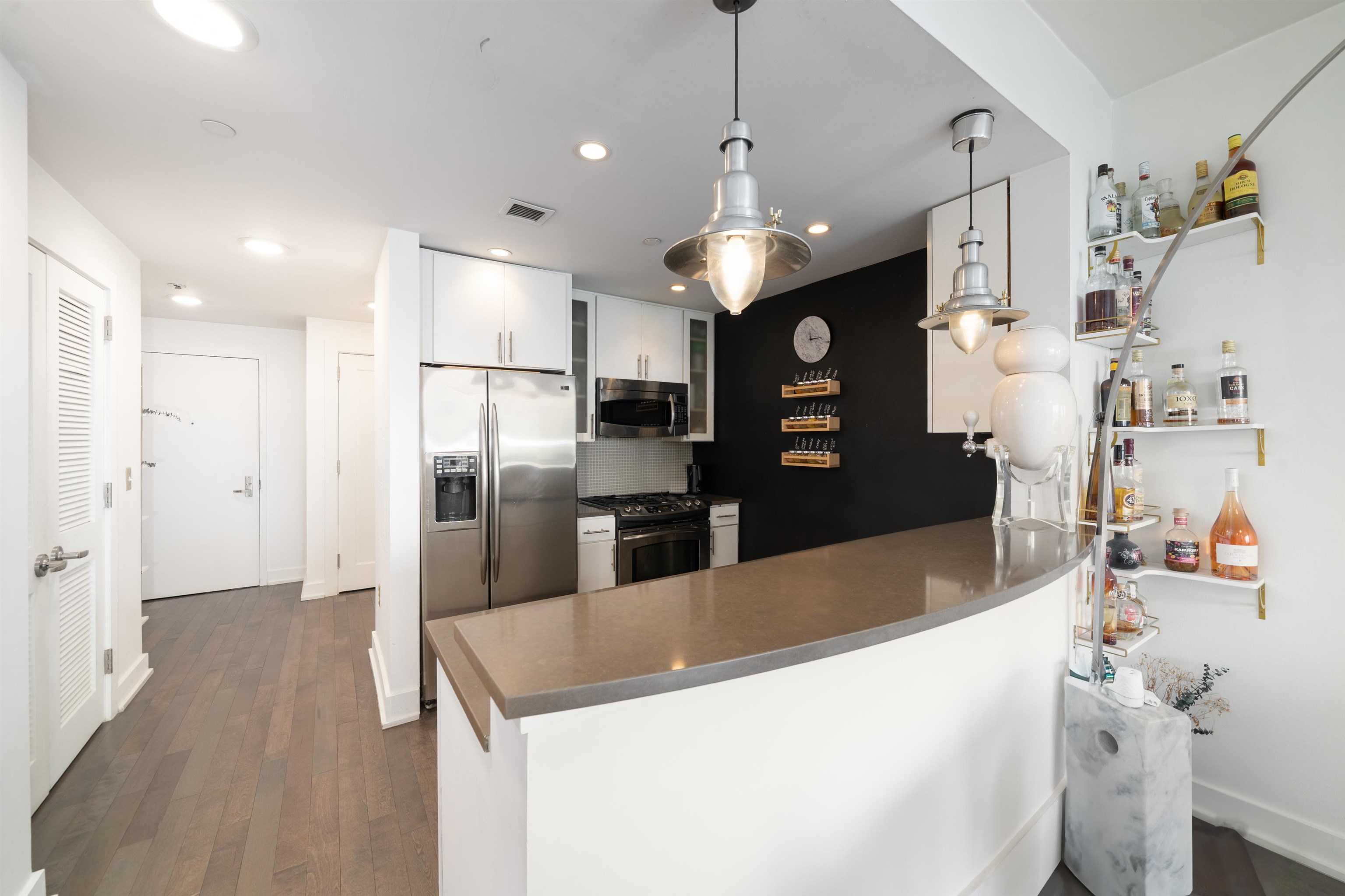 3312 HUDSON AVE Unit: 6G