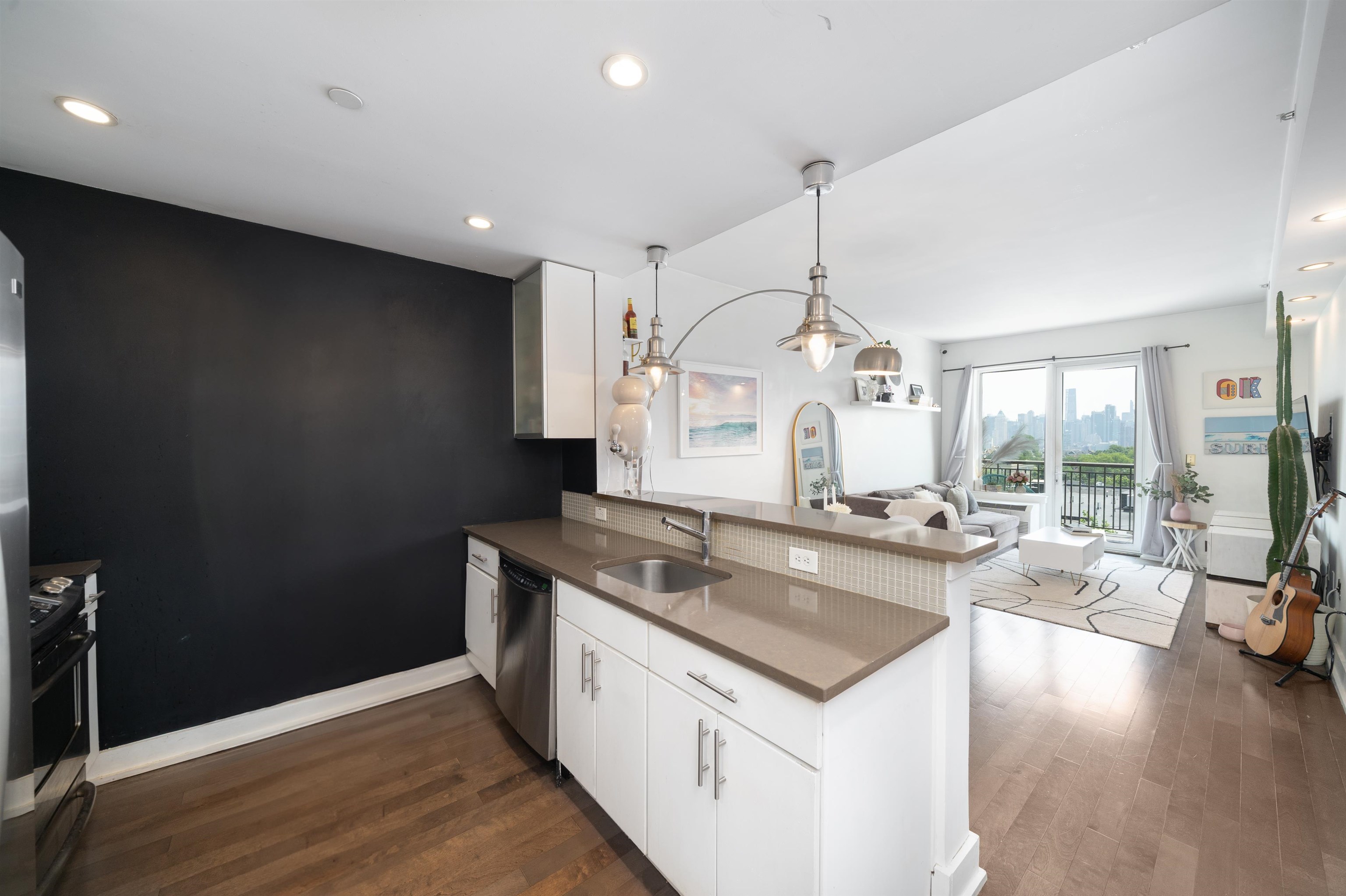 3312 HUDSON AVE Unit: 6G