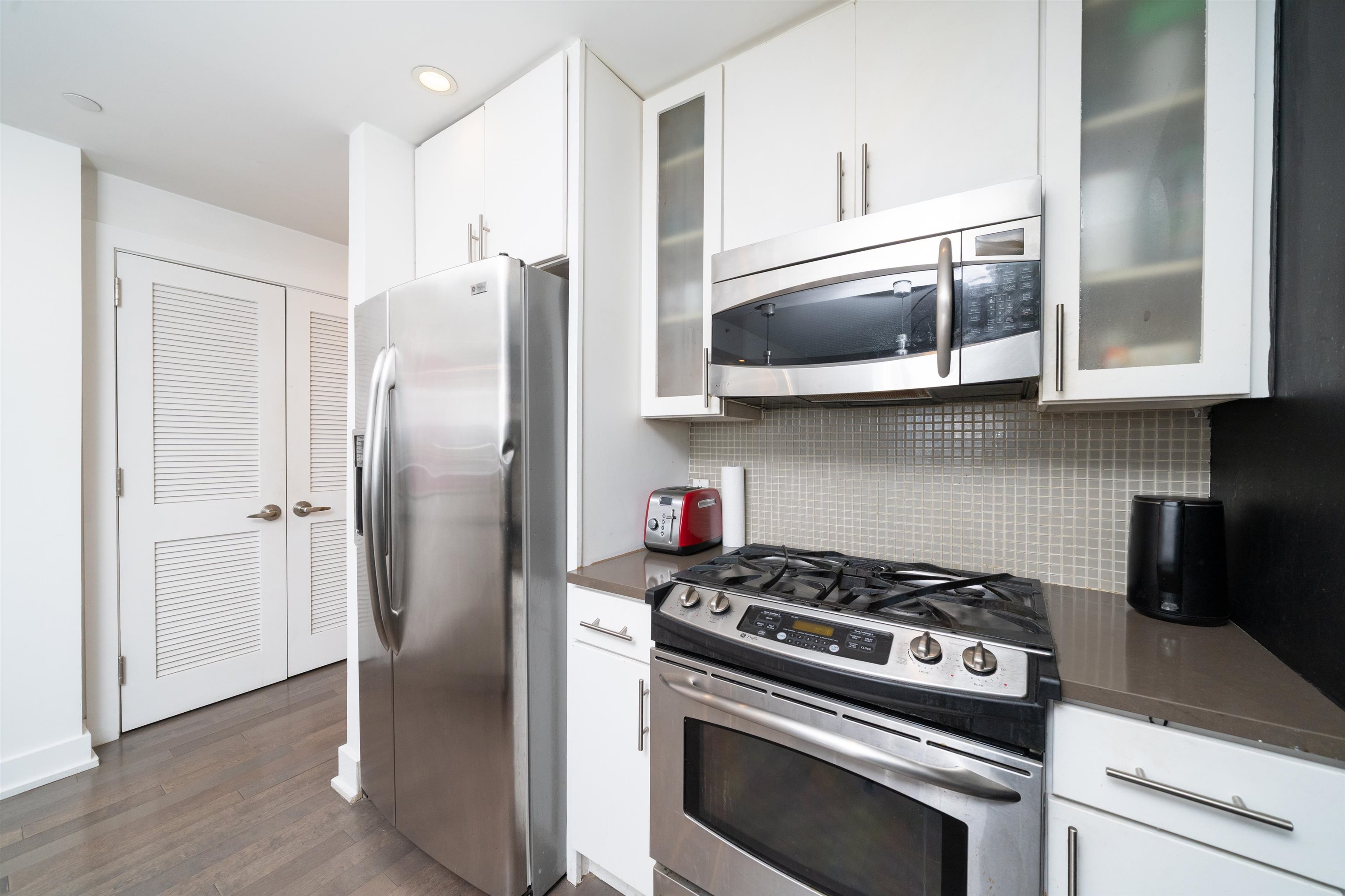 3312 HUDSON AVE Unit: 6G