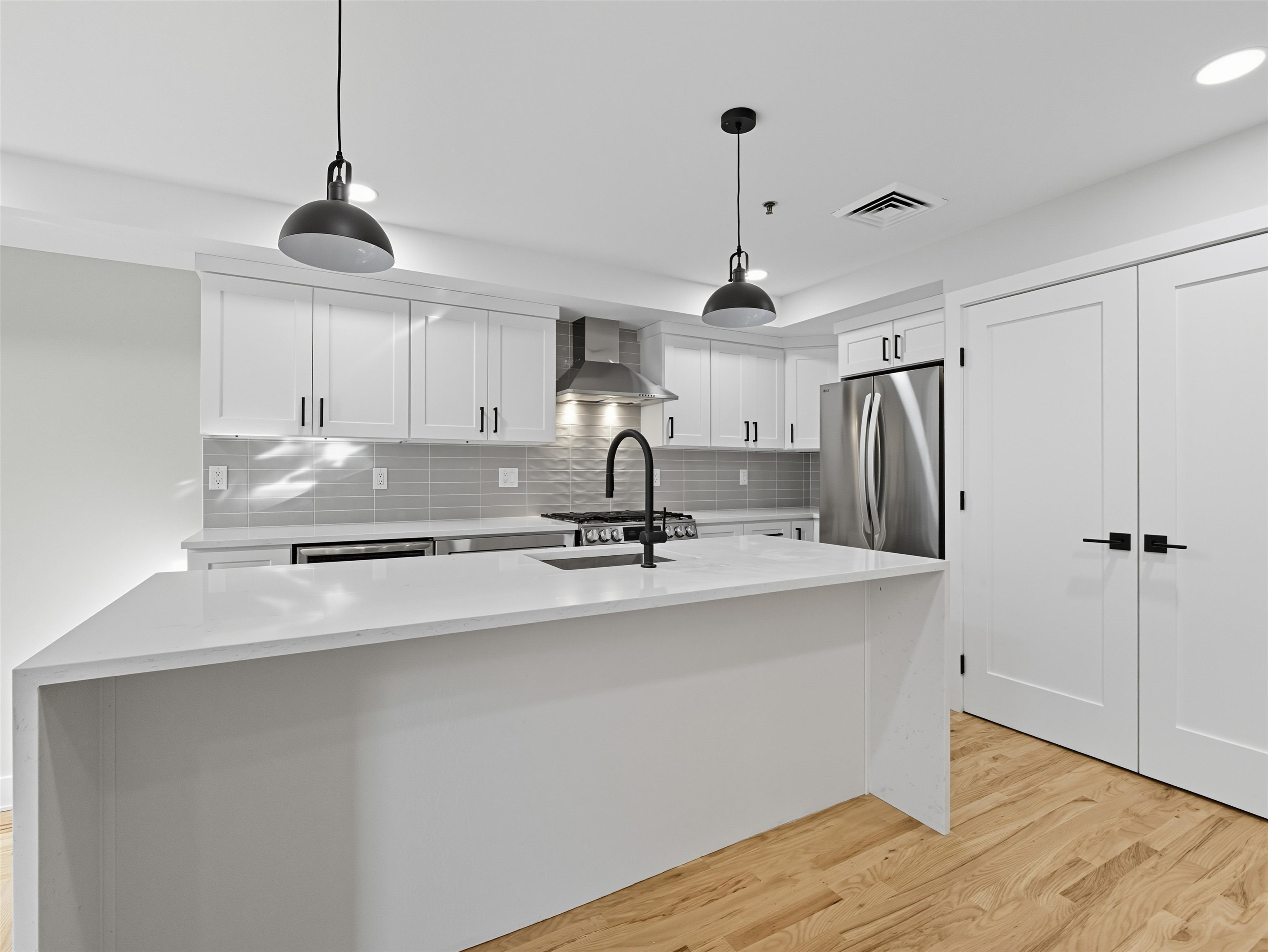 303 MONROE ST Unit: 1