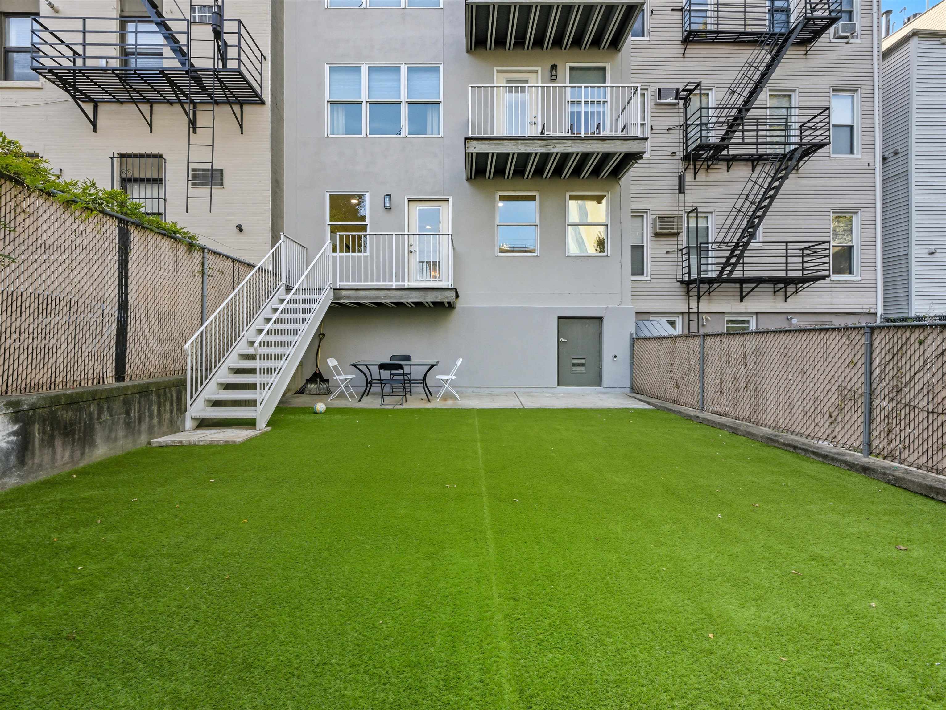 303 MONROE ST Unit: 1