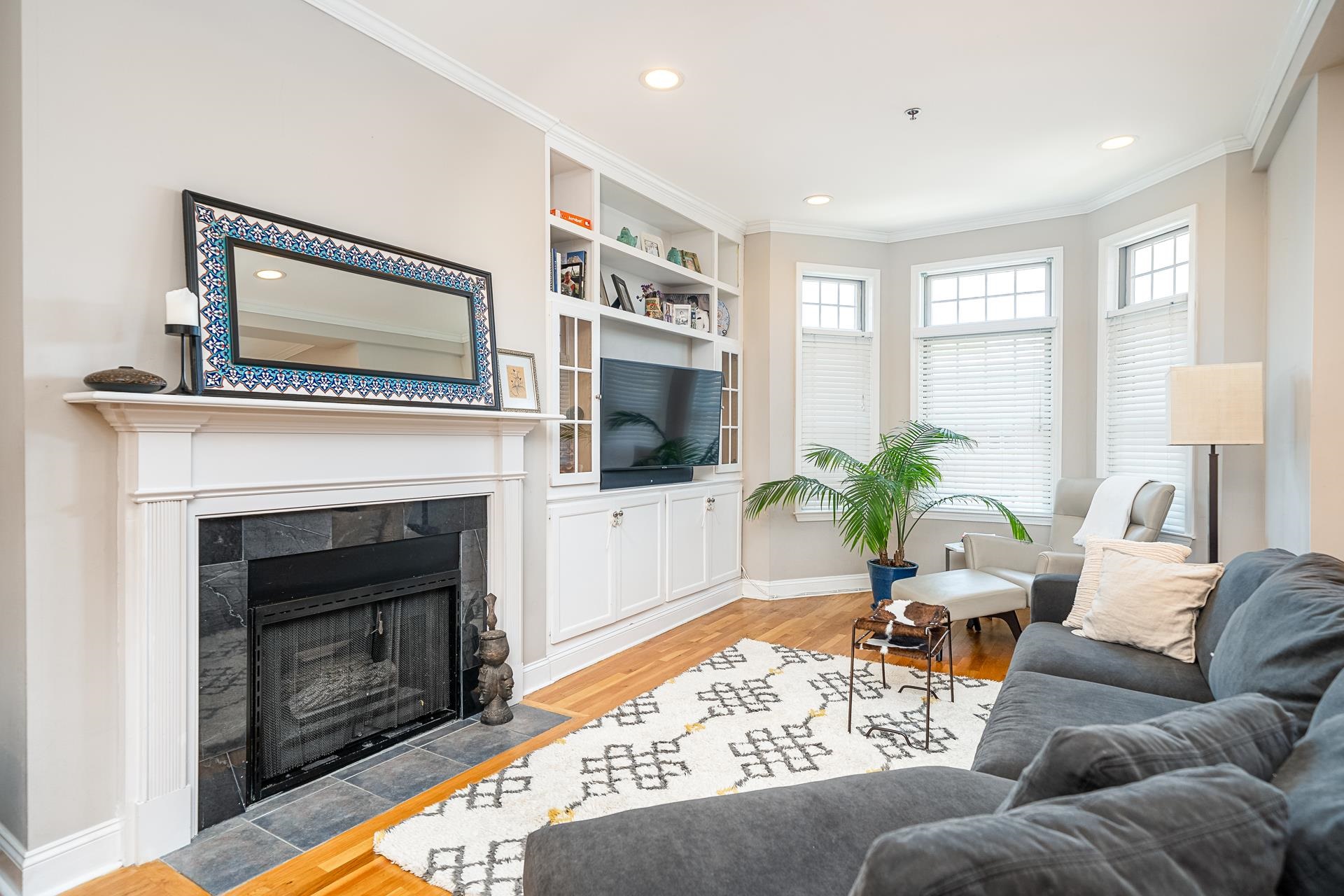 233 MONROE ST Unit: 4N